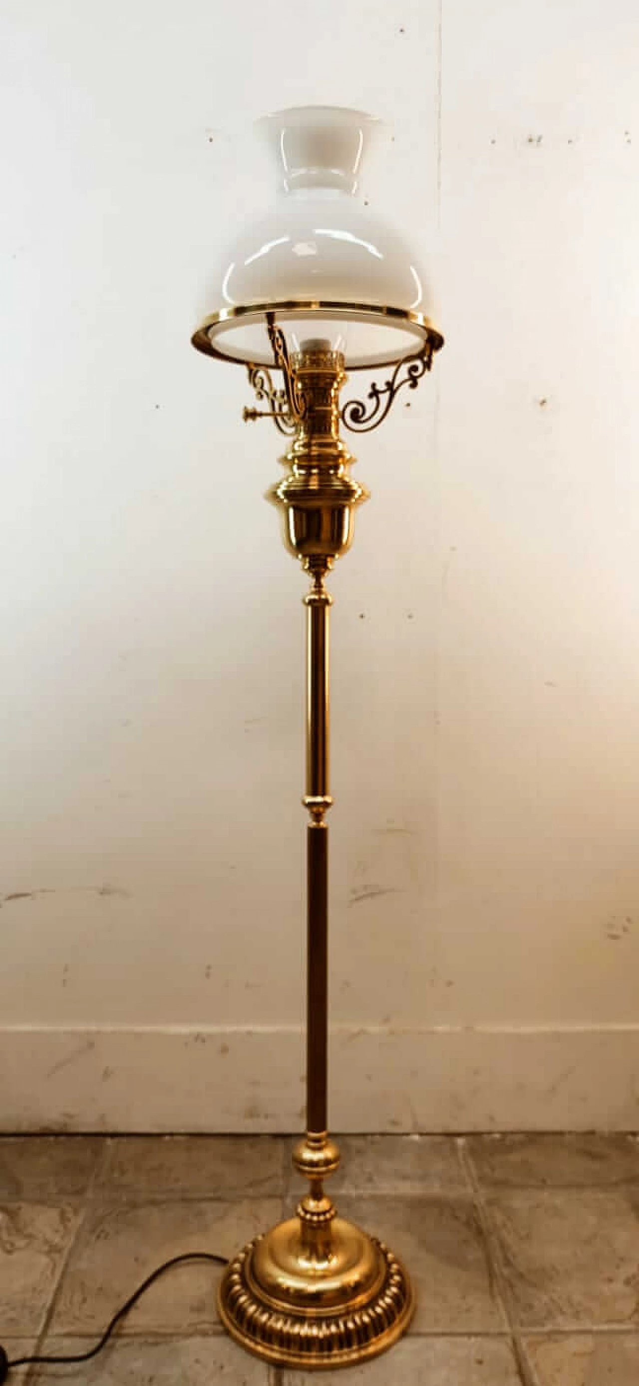 Brass floor lamp with double glass, 1960s 19