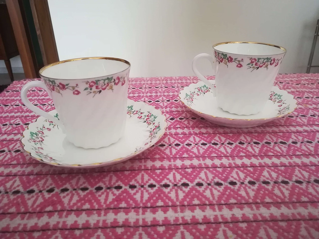 Coppia di tazzine e piattini in porcellana Knochen di Lomonosov, anni '60 4
