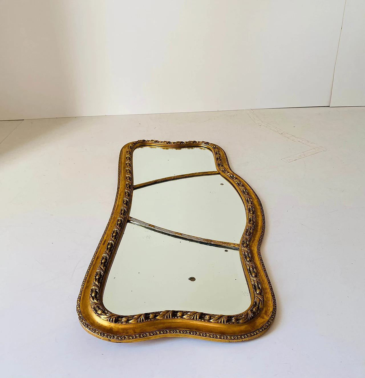 Specchio in legno massello con finitura in foglia d'oro, metà '800 7