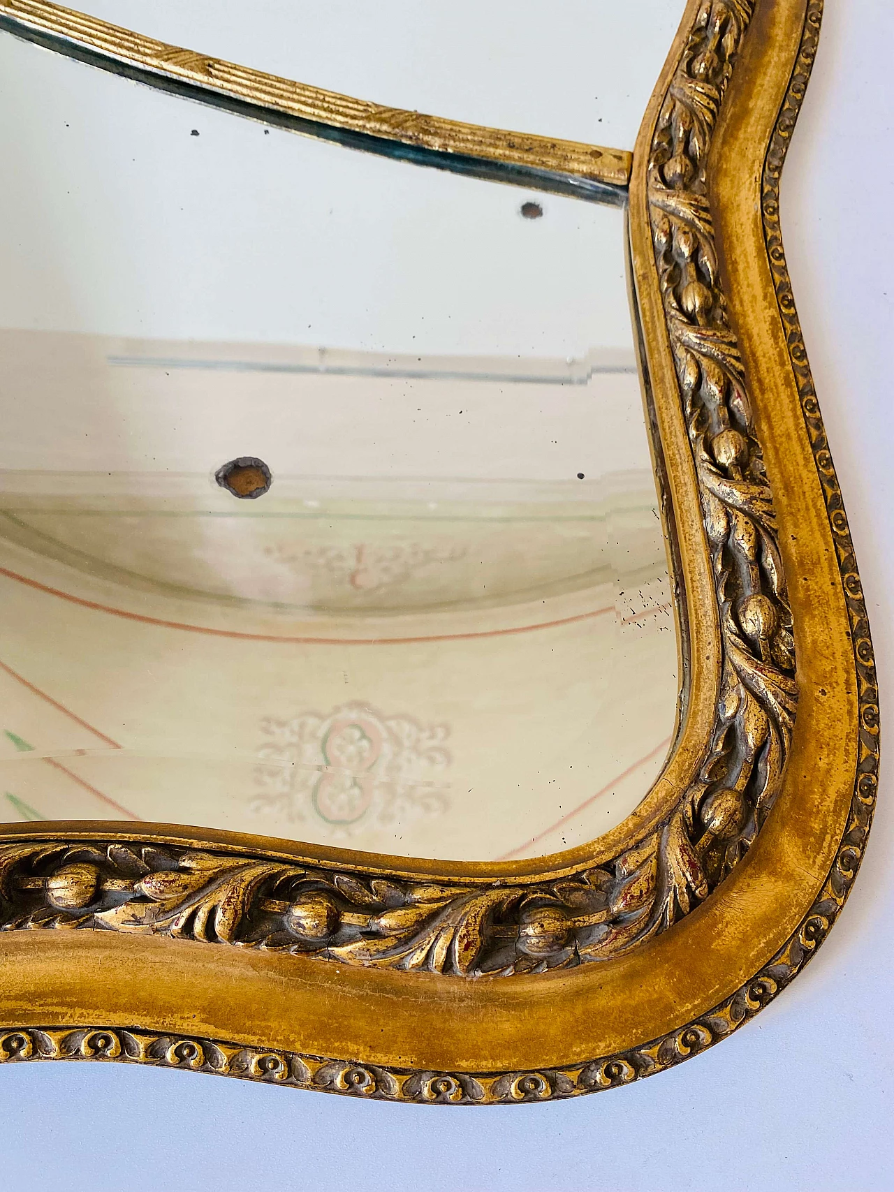 Specchio in legno massello con finitura in foglia d'oro, metà '800 8