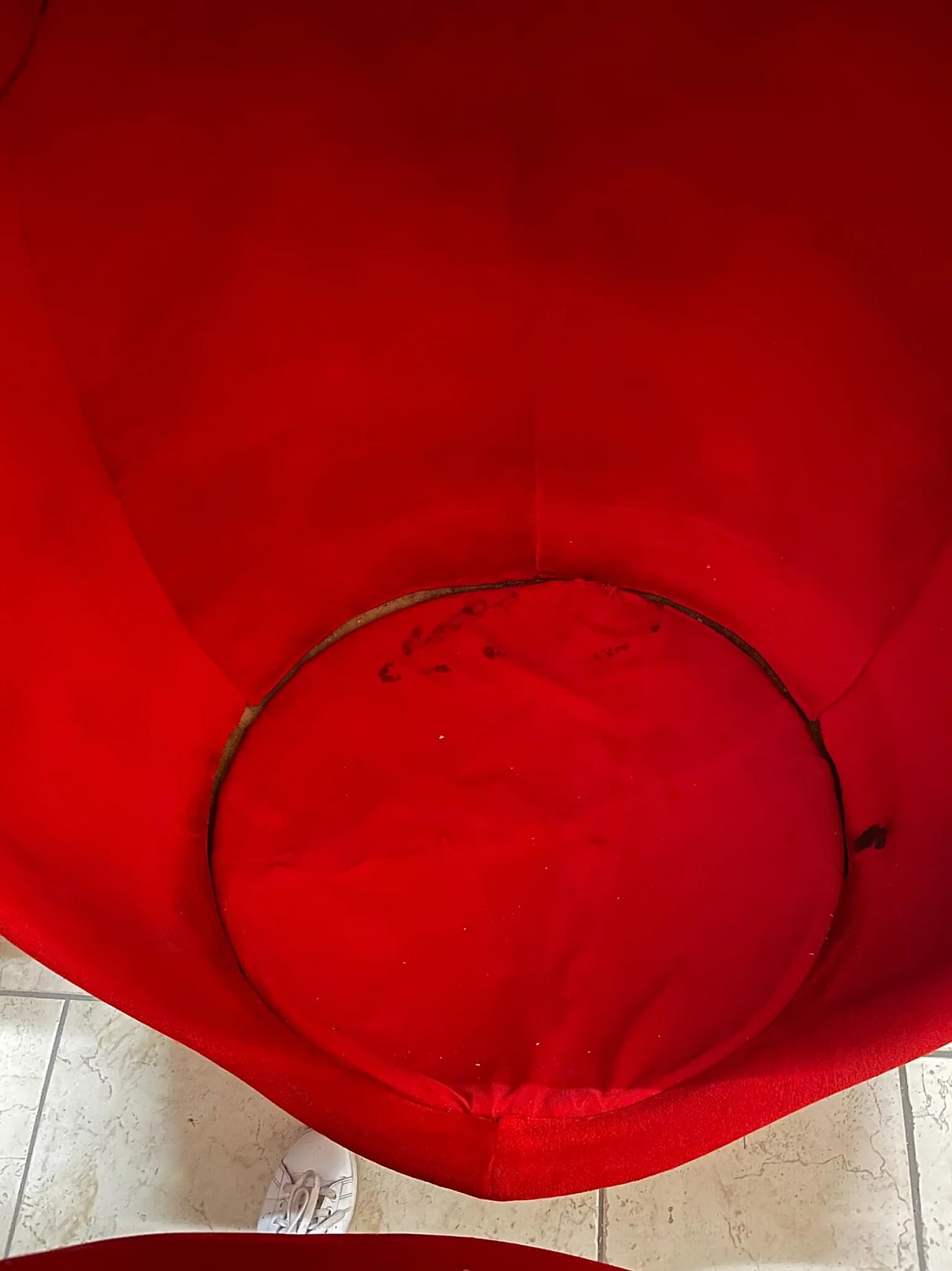 Poltrona girevole Uovo in velluto rosso di Philippe Starck, anni '70 9
