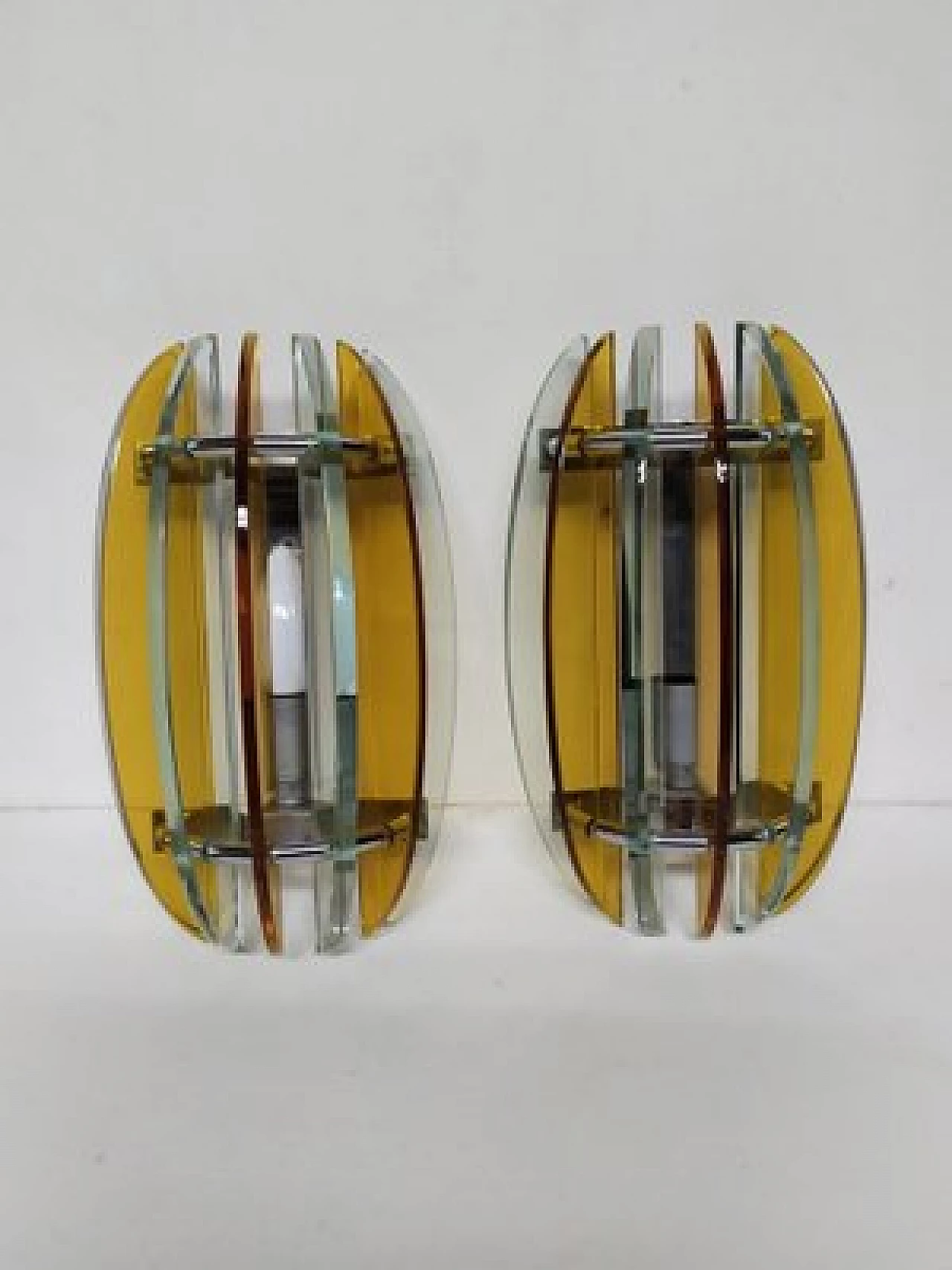 Coppia di applique in vetro e metallo di Veca, anni '70 1