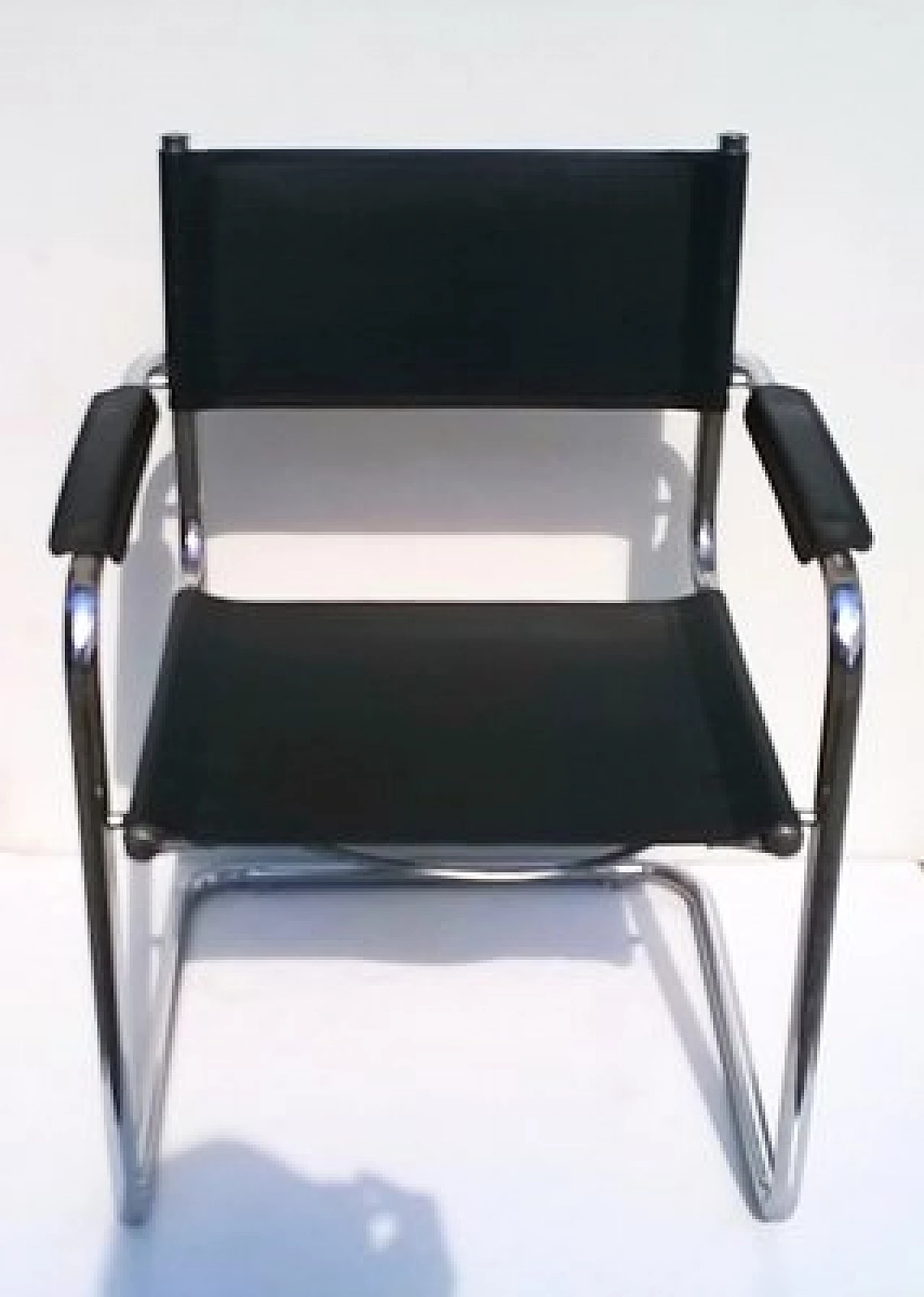 N.4 sedie in tubolare e finta pelle attribuite a Mart Stam, anni '70 1