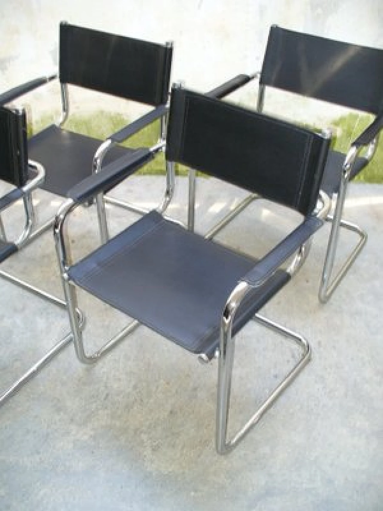 N.4 sedie in tubolare e finta pelle attribuite a Mart Stam, anni '70 2