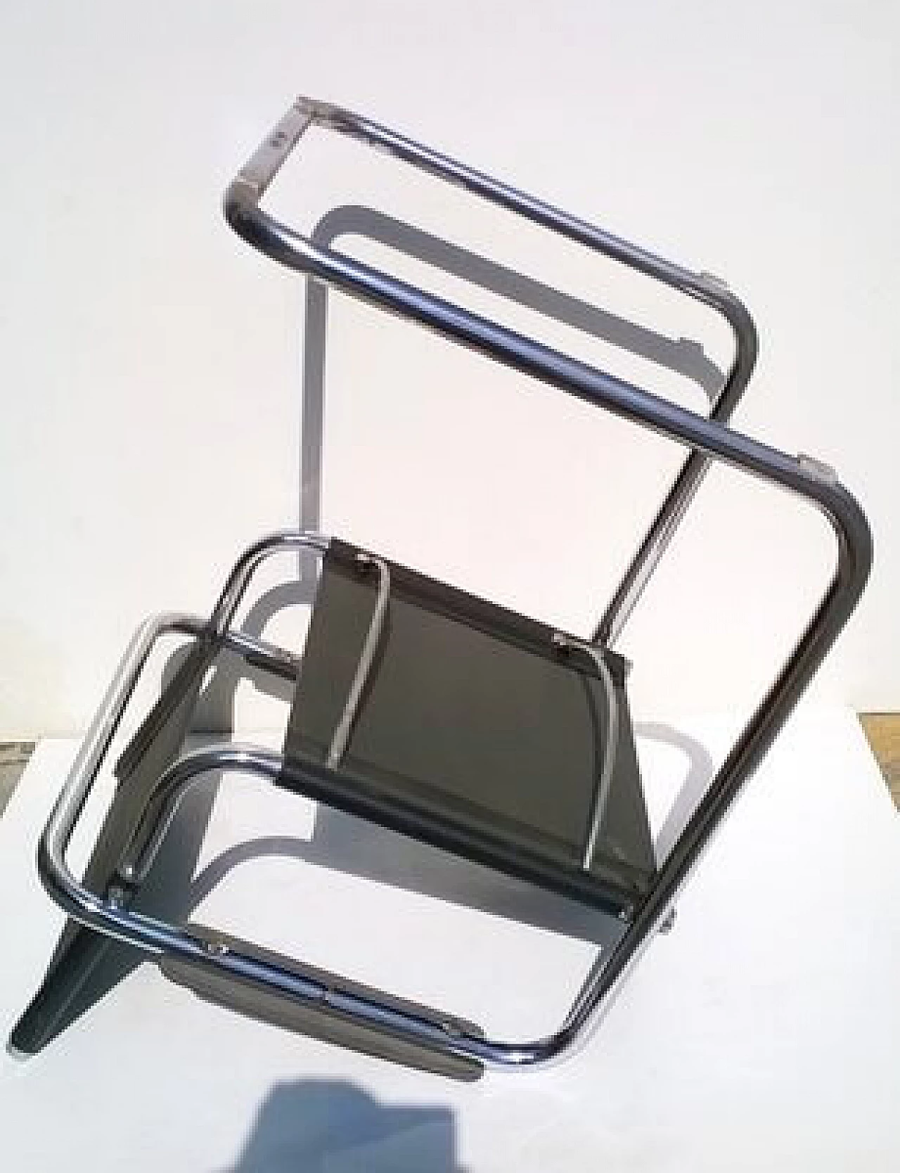 N.4 sedie in tubolare e finta pelle attribuite a Mart Stam, anni '70 4