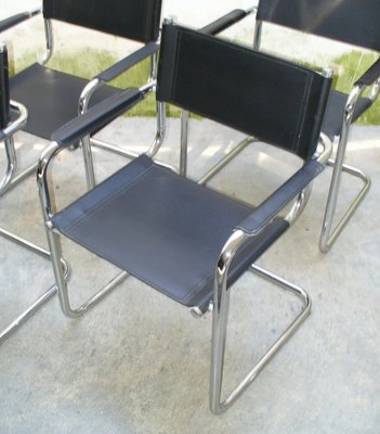 N.4 sedie in tubolare e finta pelle attribuite a Mart Stam, anni '70 8