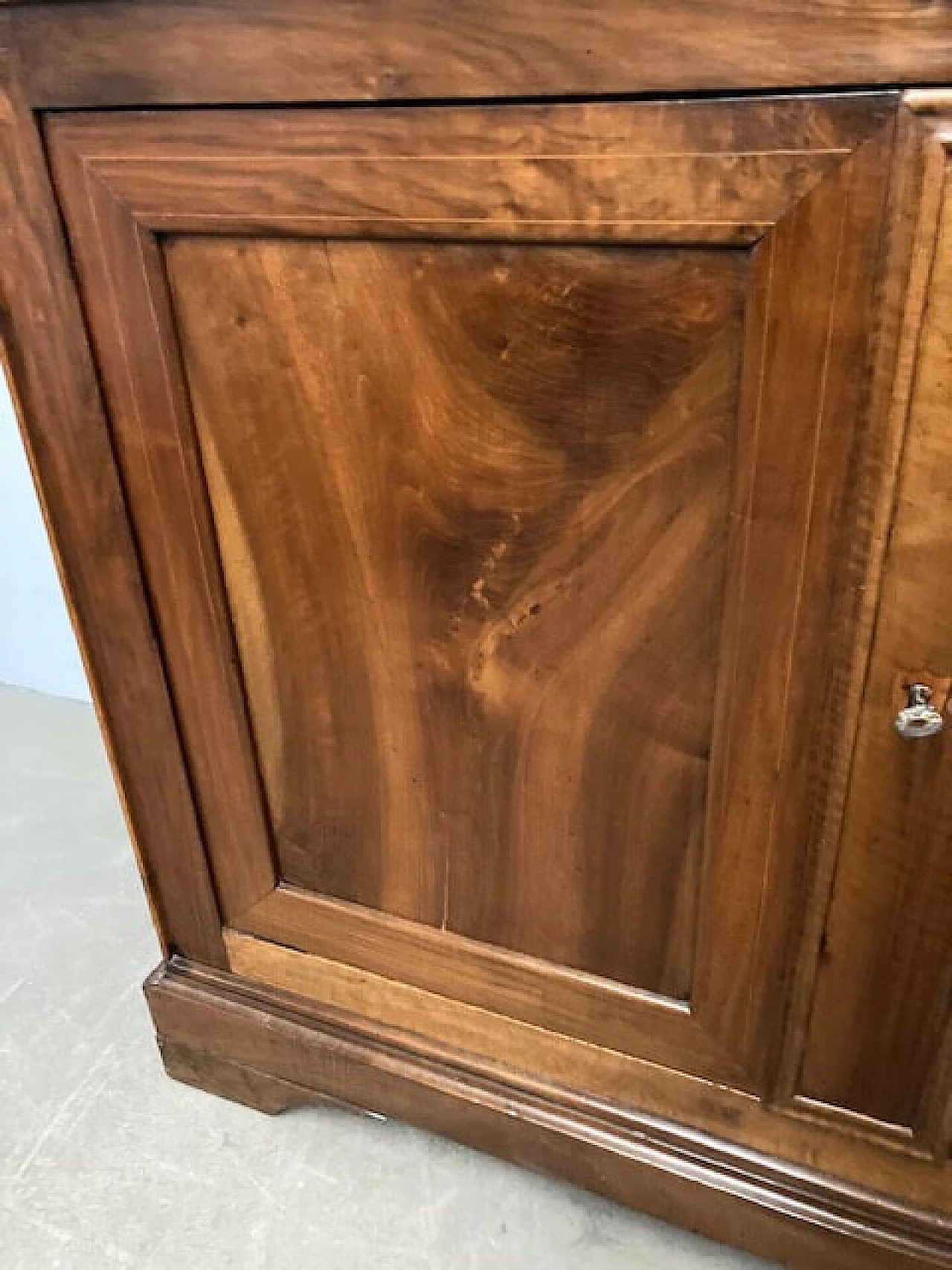 Credenza cappuccina Luigi Filippo in noce massello, metà '800 3