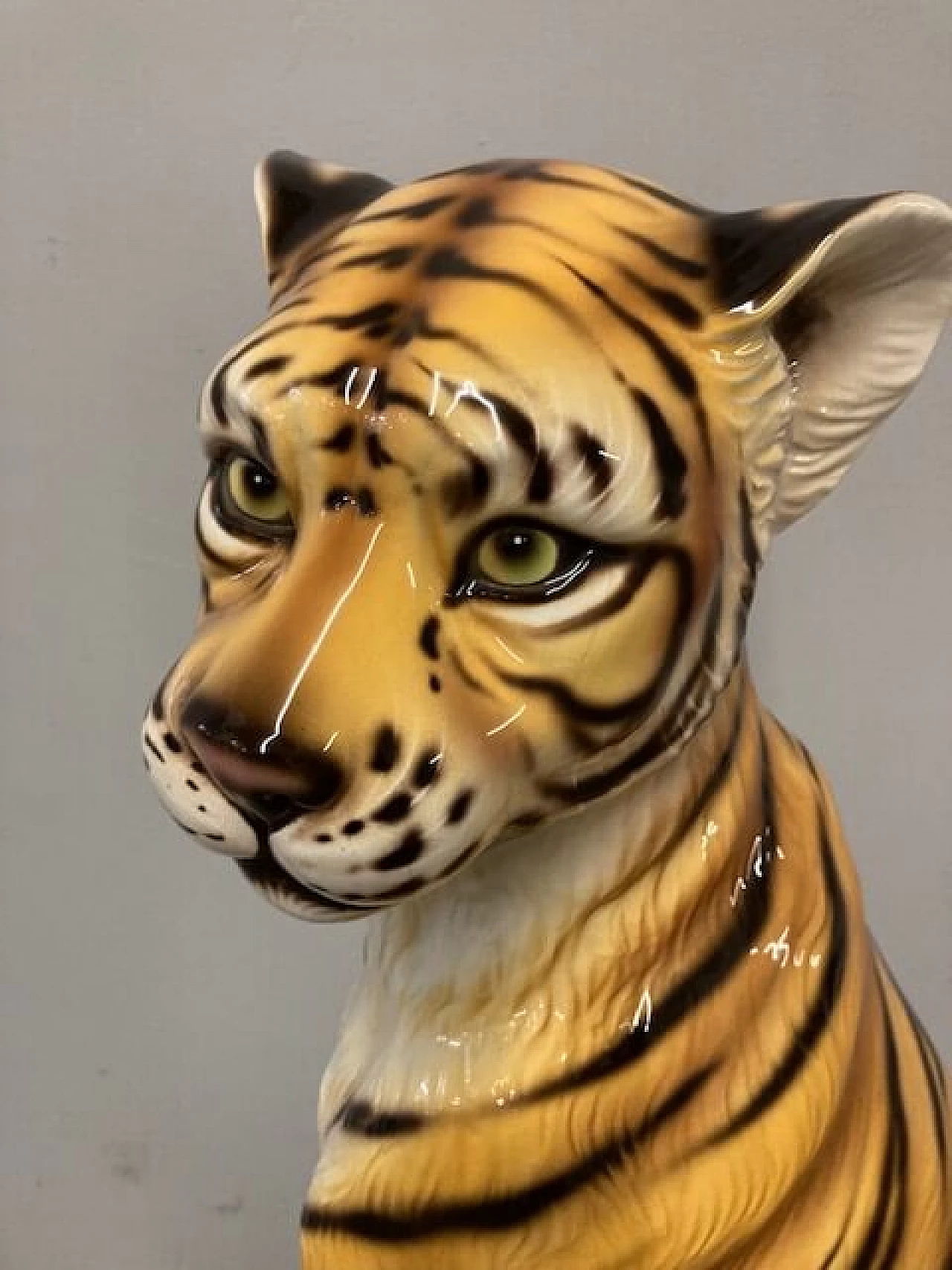 Scultura in ceramica raffigurante una tigre, anni '70 2