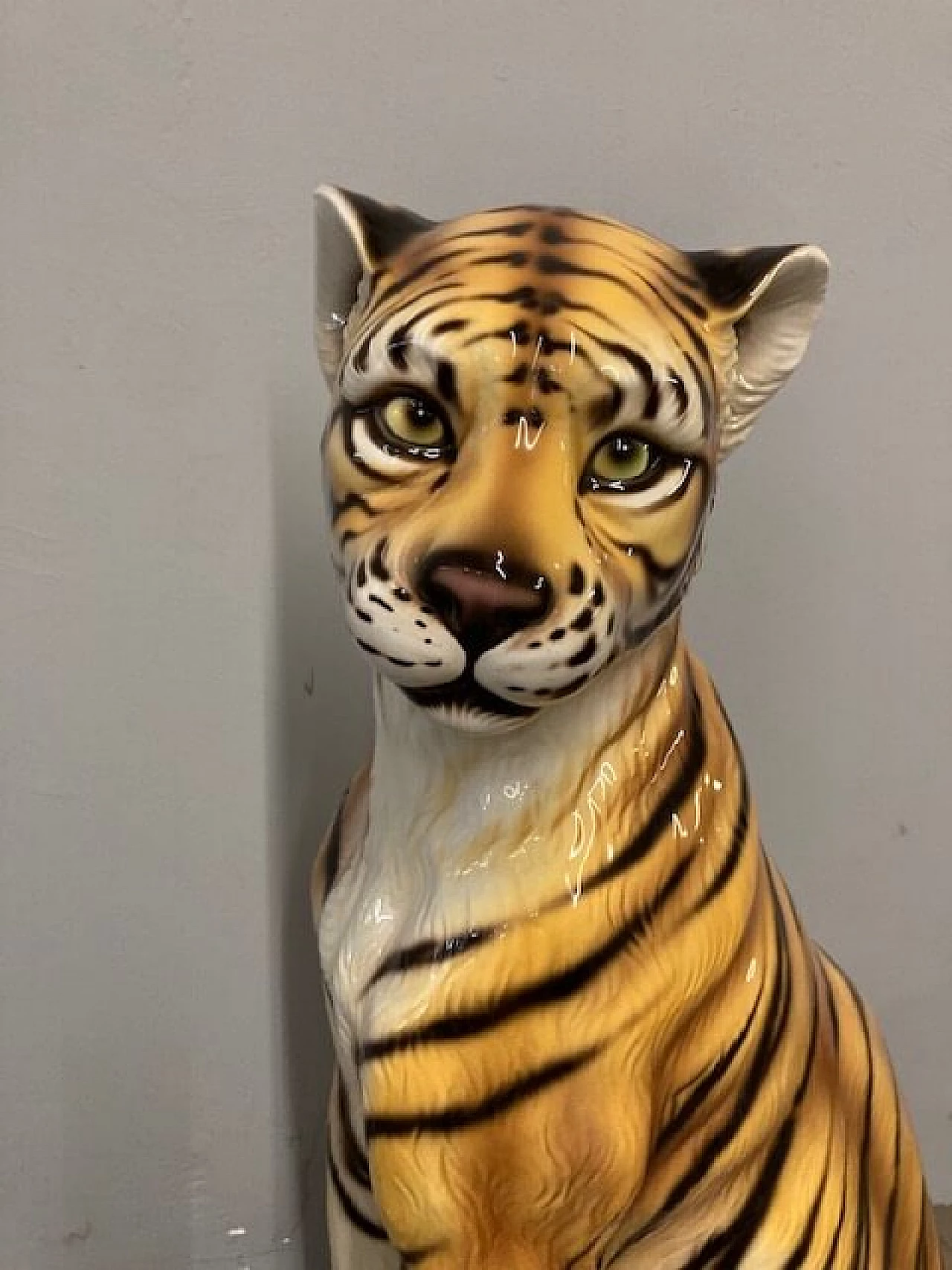 Scultura in ceramica raffigurante una tigre, anni '70 3