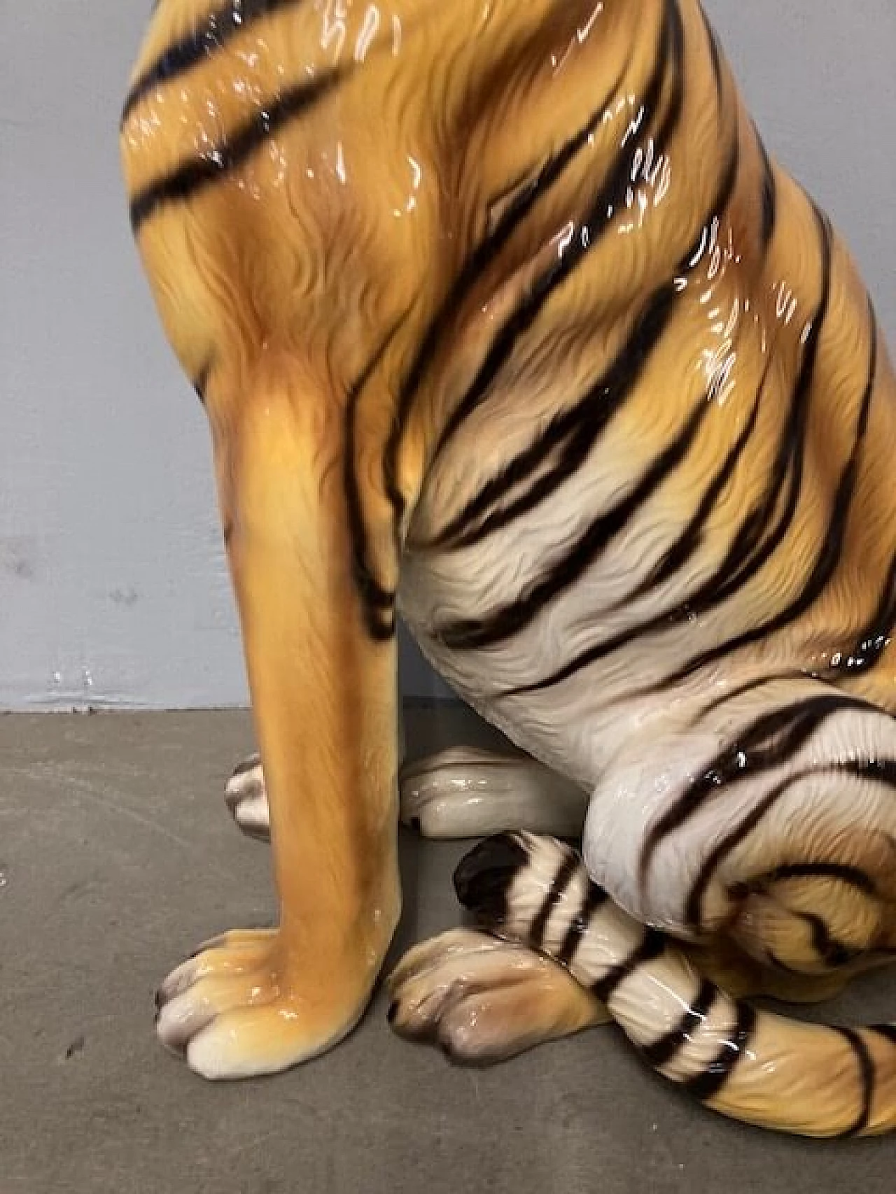 Scultura in ceramica raffigurante una tigre, anni '70 8
