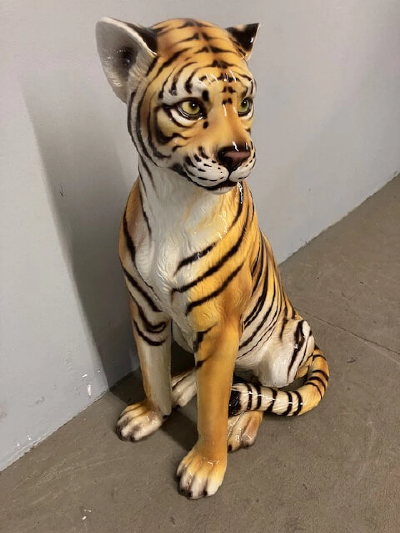 Scultura in ceramica raffigurante una tigre, anni '70 9