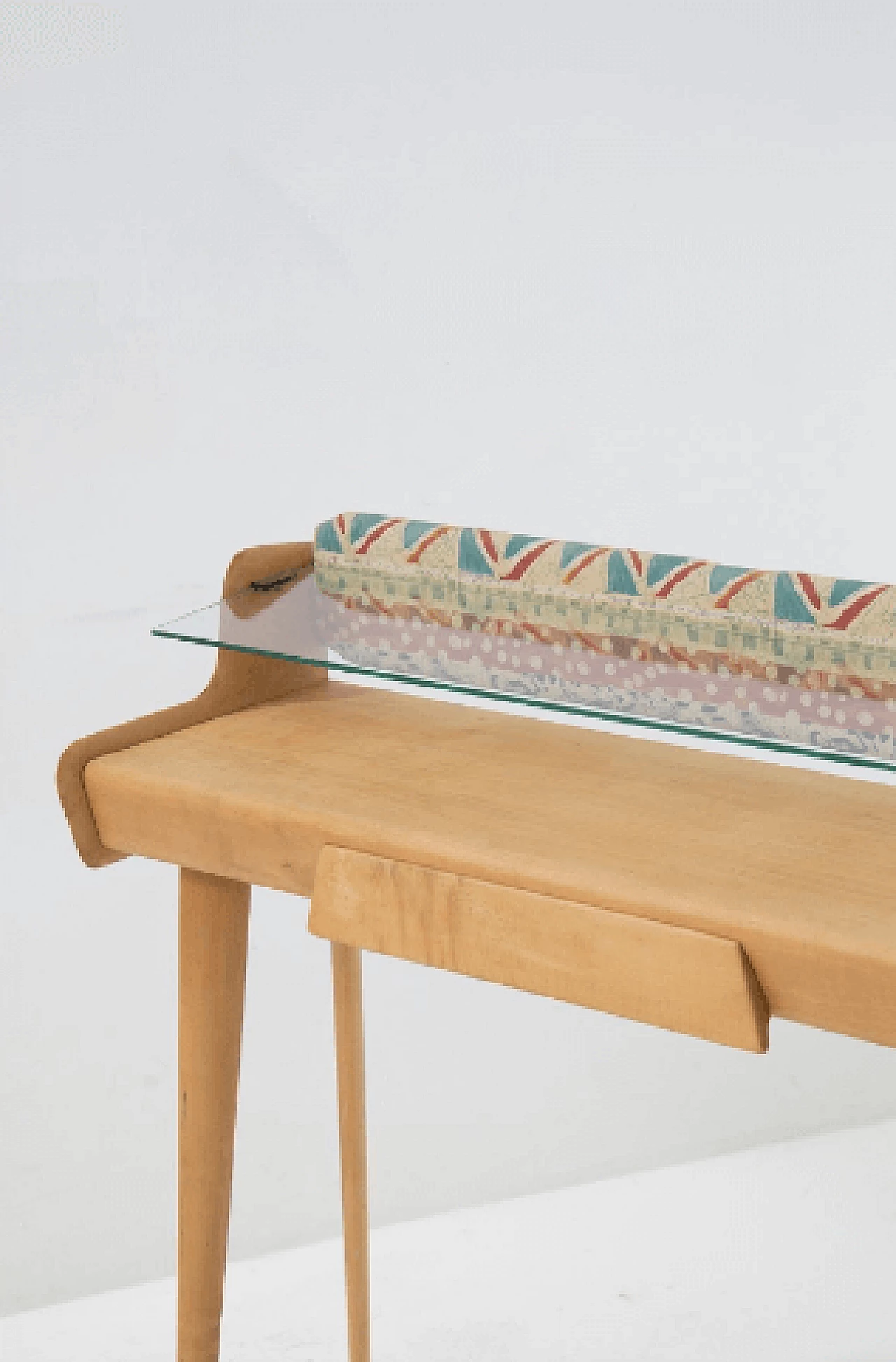 Scrivania in legno con mensola in vetro e pannello dipinto, anni '50 2