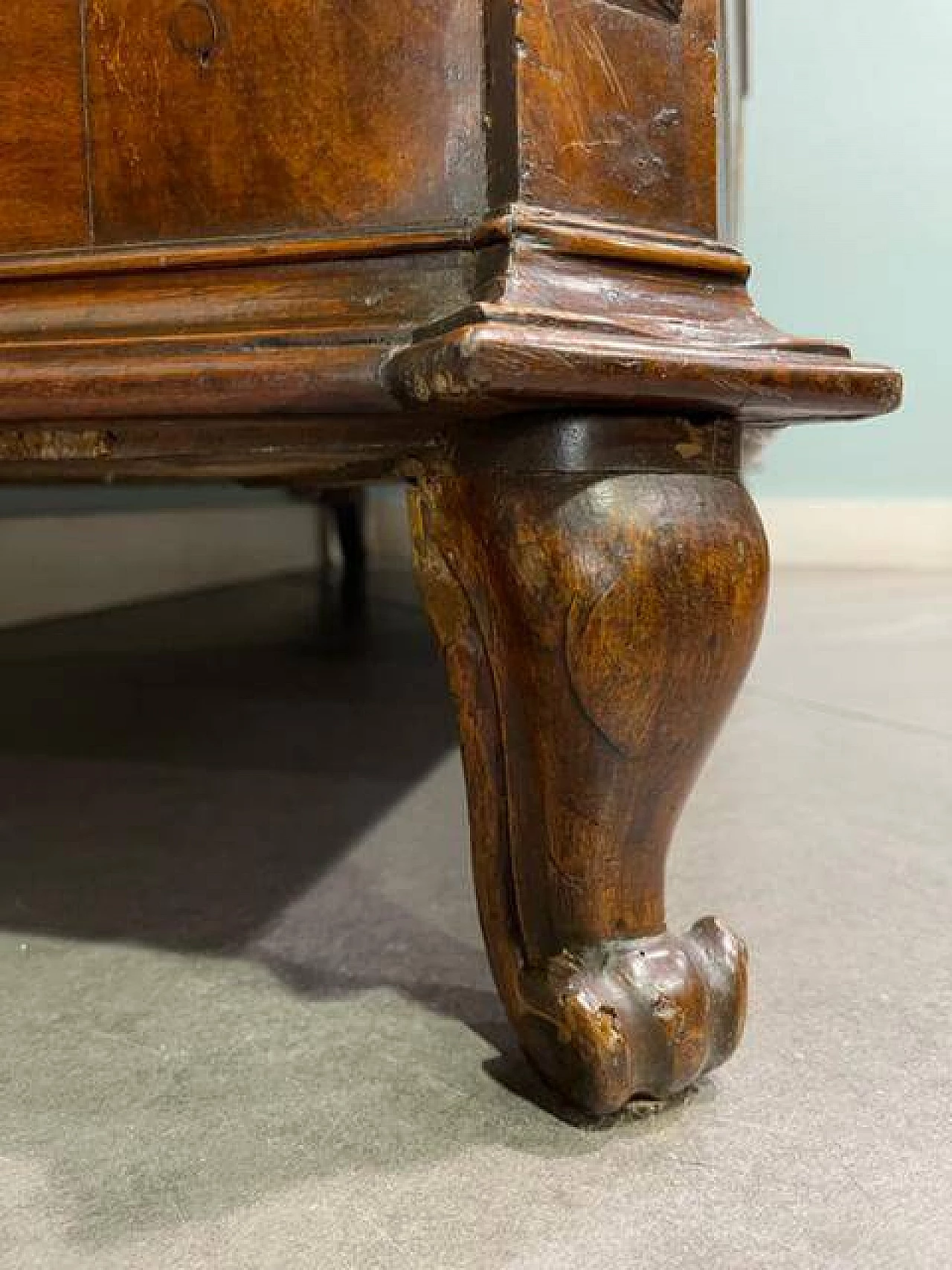 Lombard dresser in walnut and walnut root, early 18th century 4