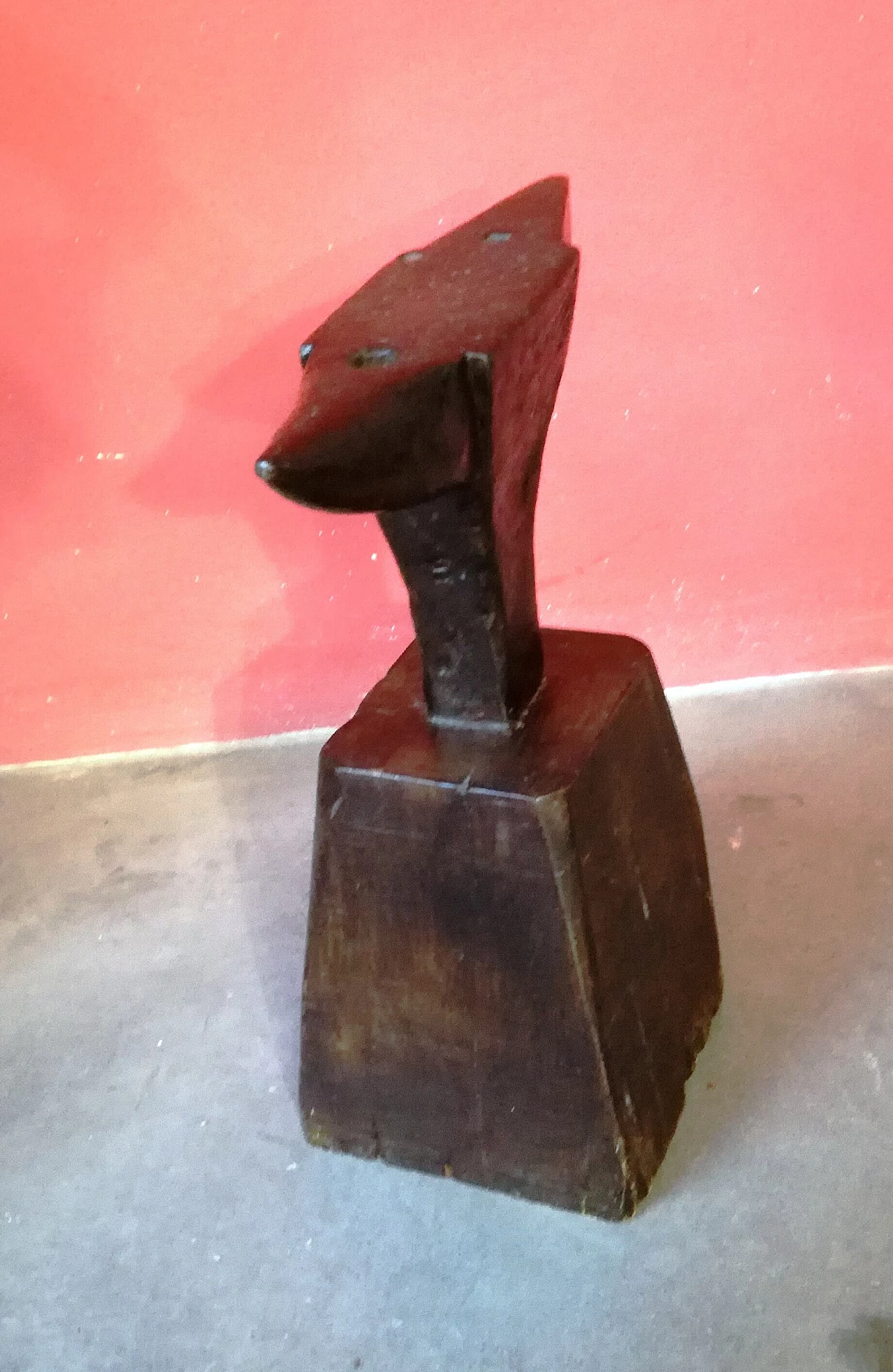 Tempered steel anvil with wood stand, 19th century 4