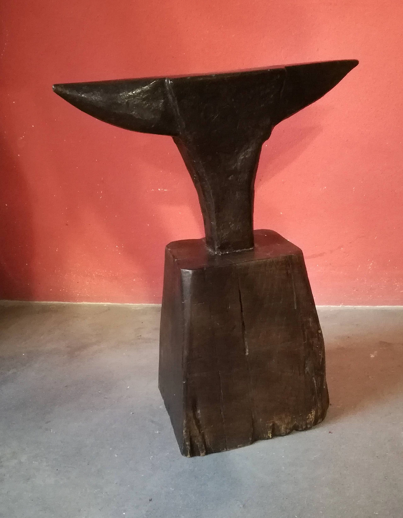 Tempered steel anvil with wood stand, 19th century 6