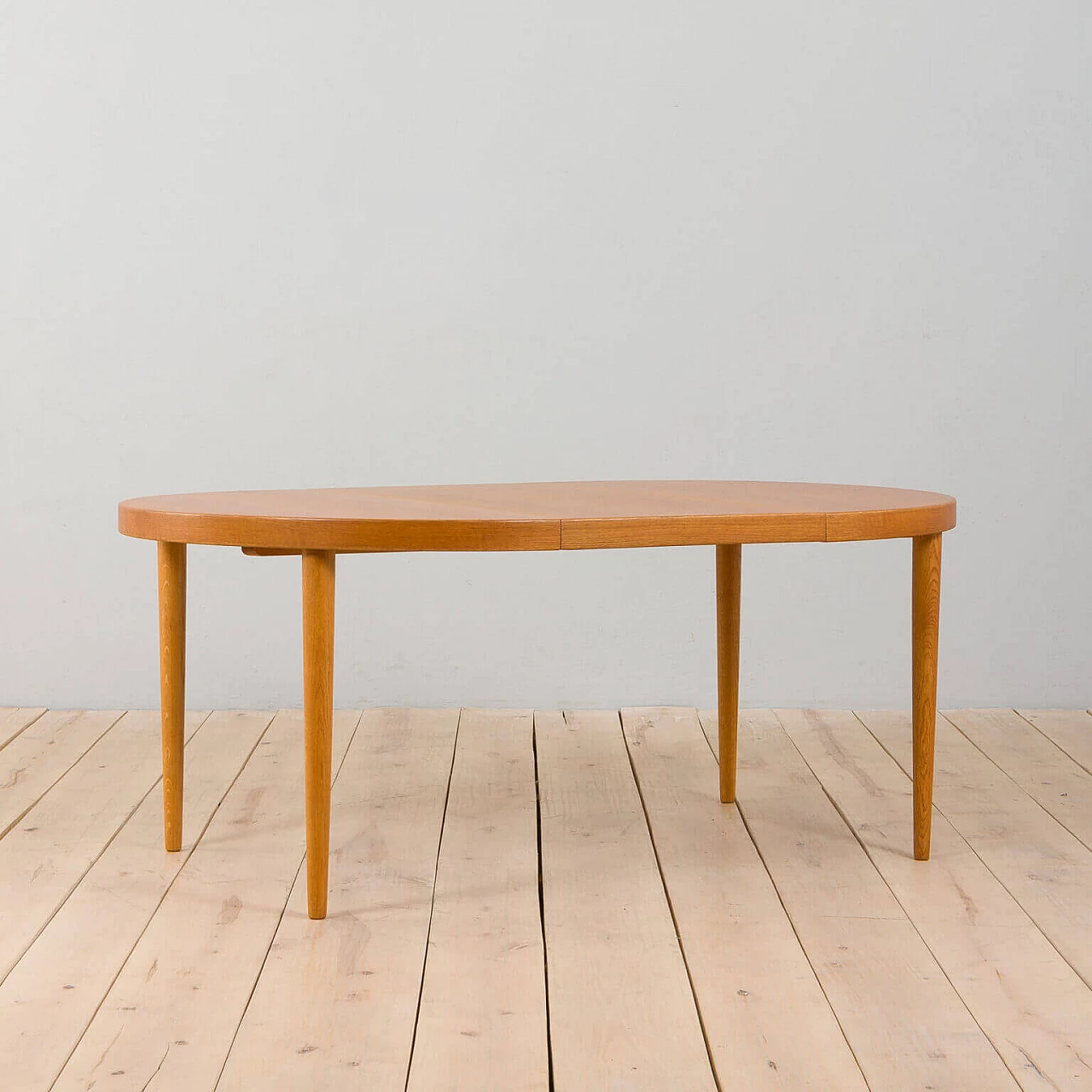 Extendable round oak table attributed to Kai Kristiansen, 1960s 1