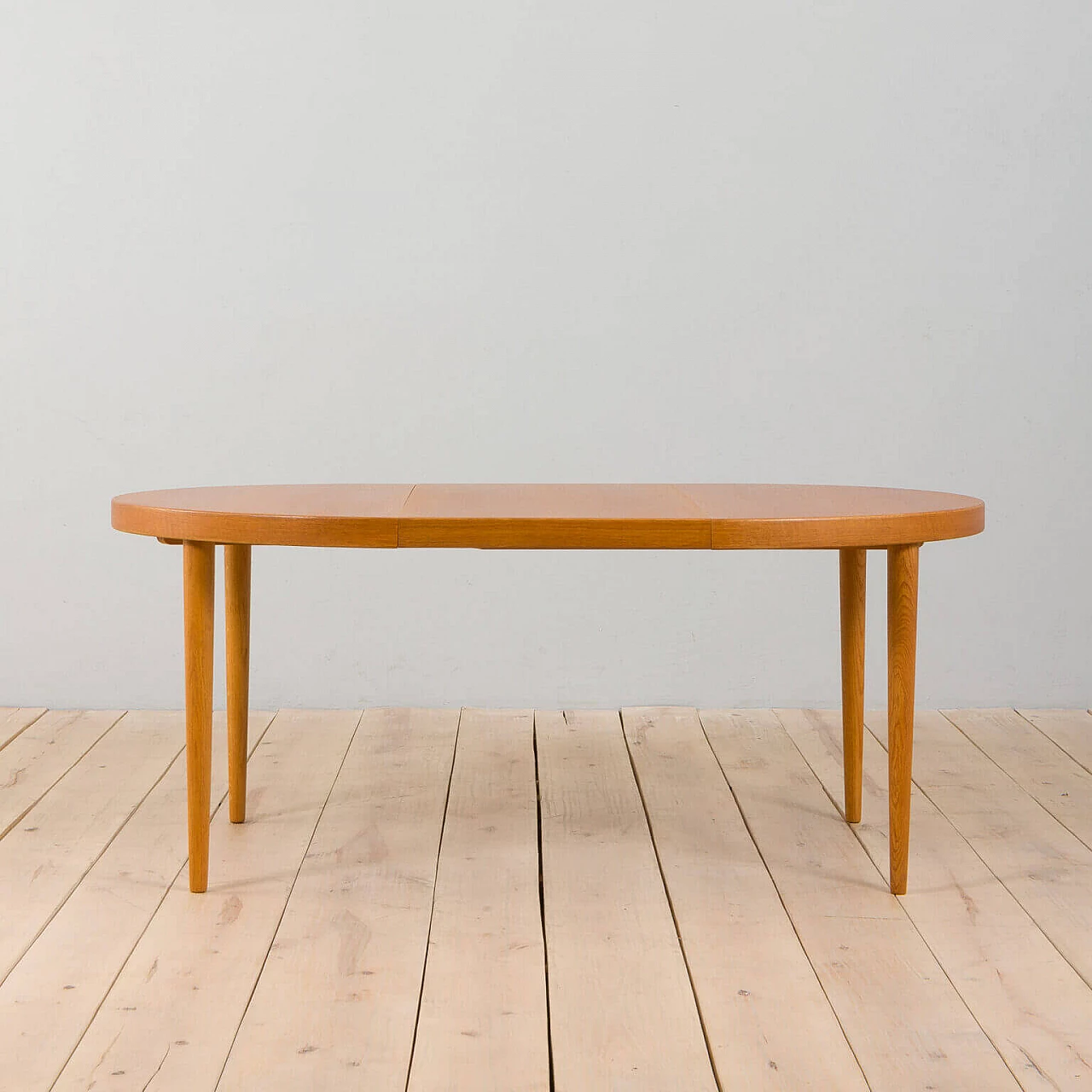 Extendable round oak table attributed to Kai Kristiansen, 1960s 2