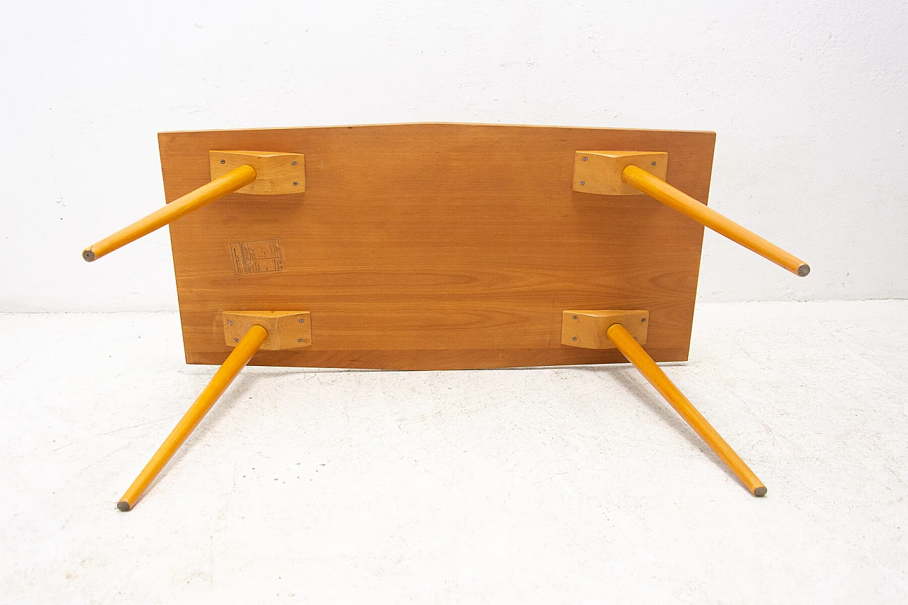 Tavolino in faggio di František Jirák per Tatra Nábytok, anni '60 9