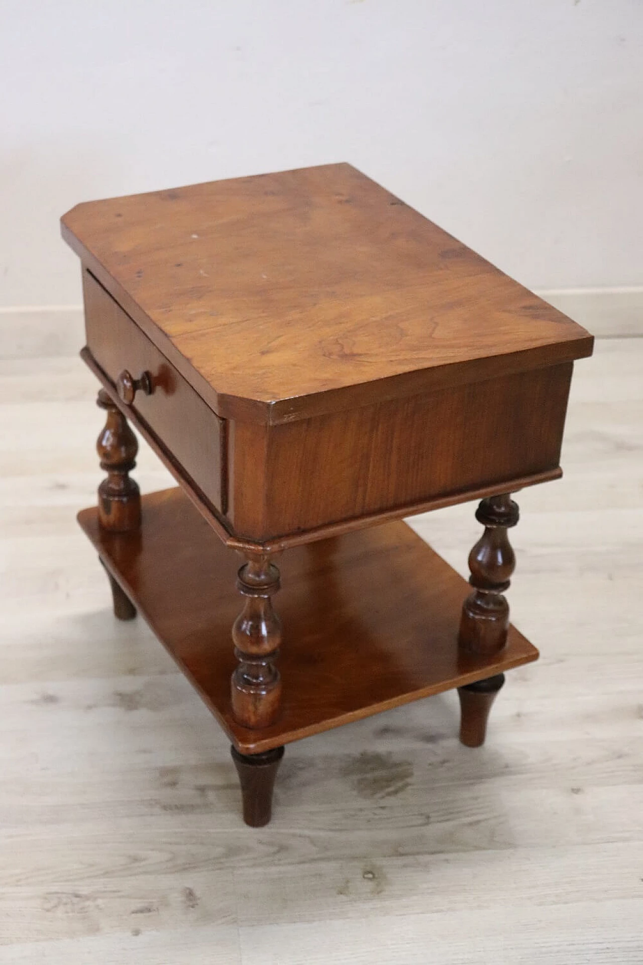 Walnut bedside table with turned legs, 19th century 3