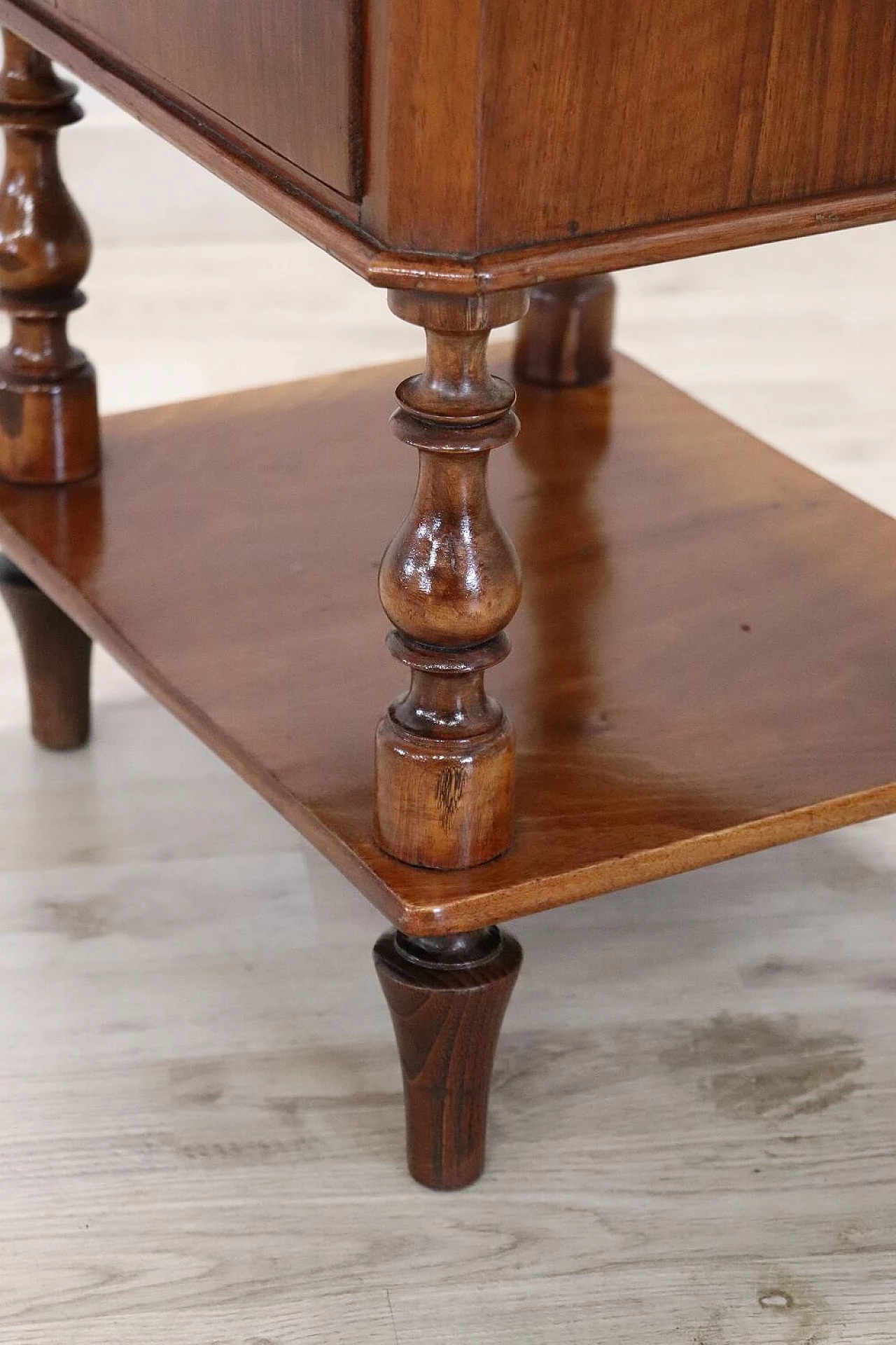 Walnut bedside table with turned legs, 19th century 4