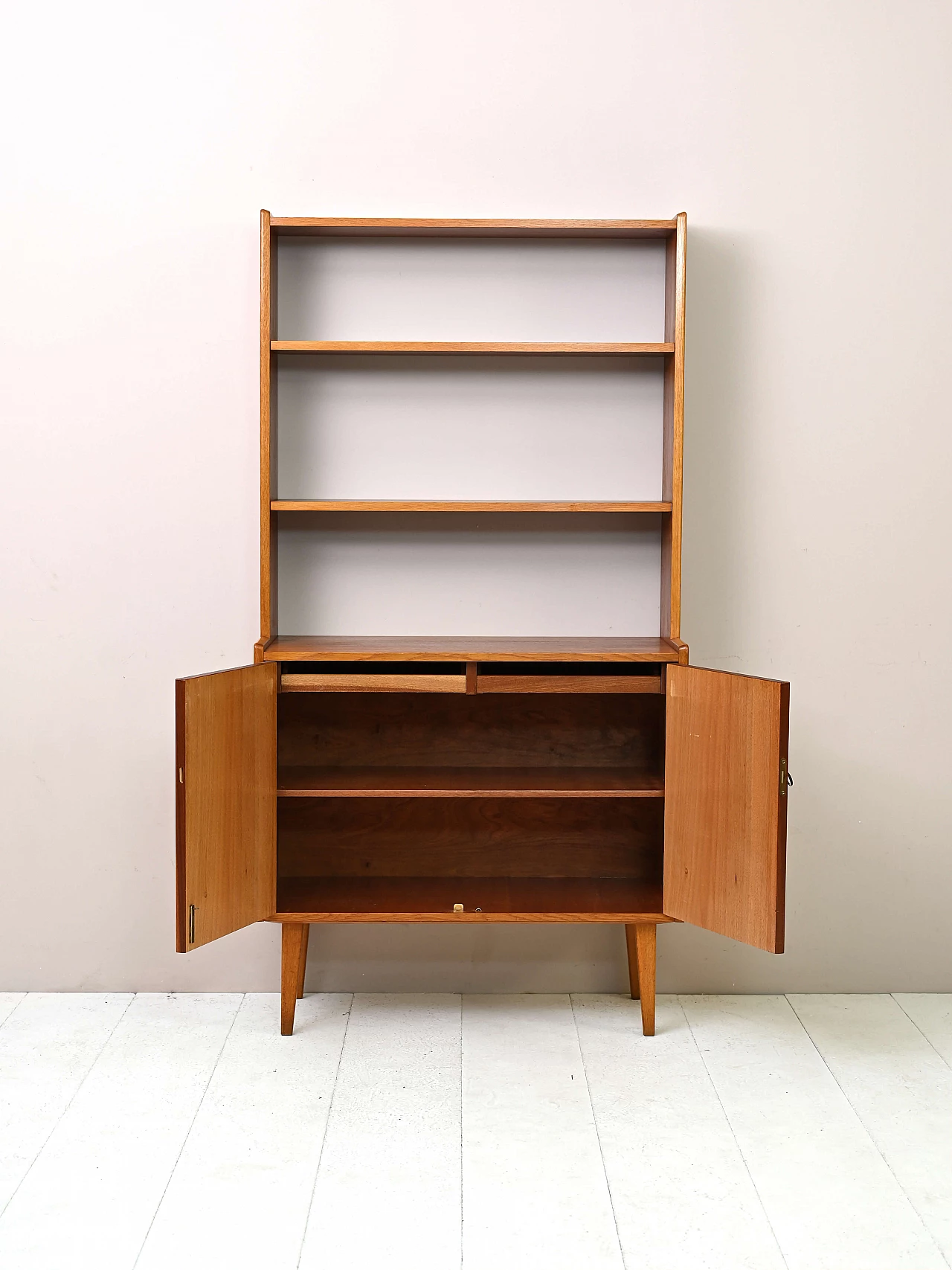 Libreria con ante a battente in teak, anni '60 3