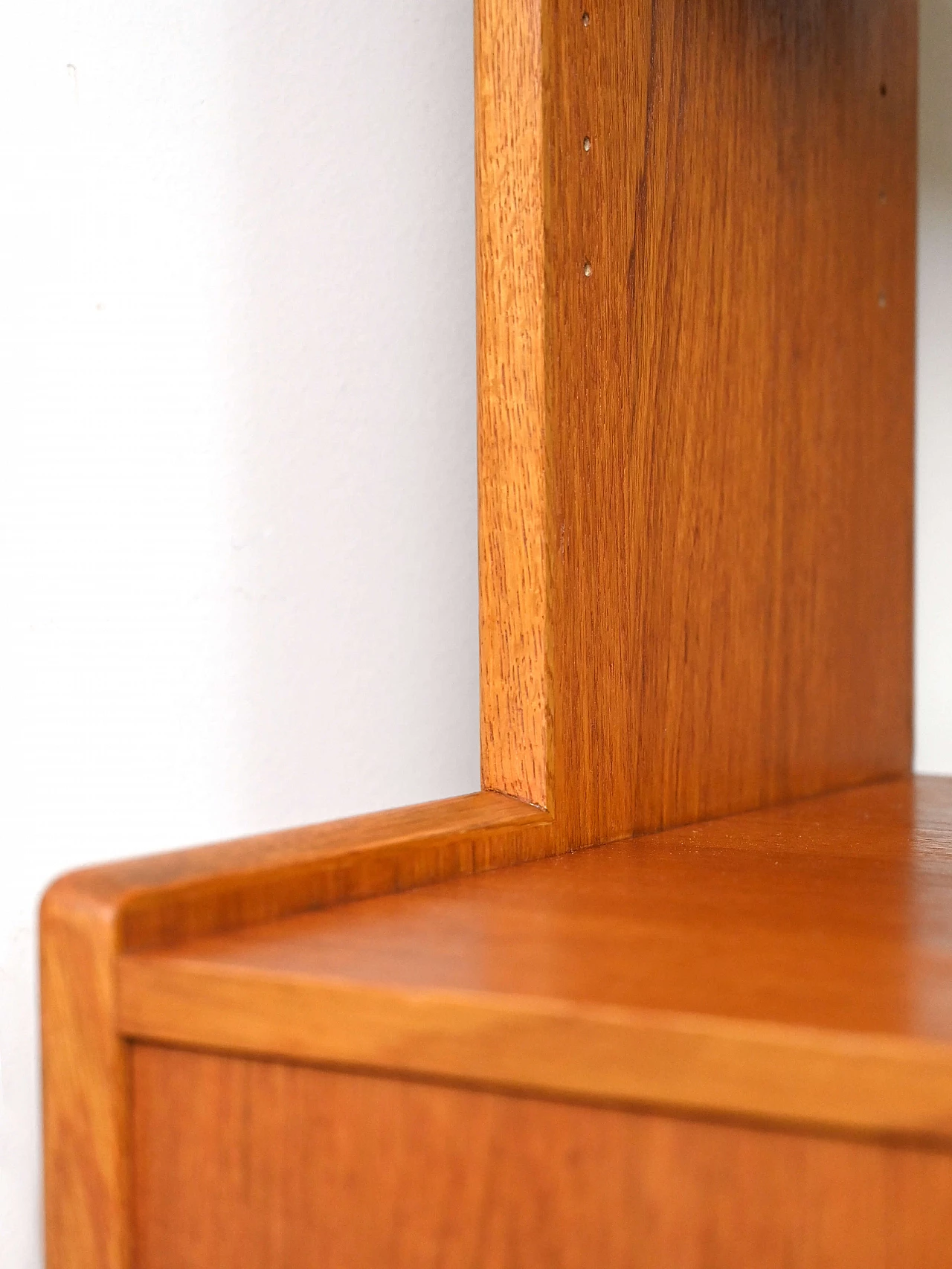 Libreria con ante a battente in teak, anni '60 11