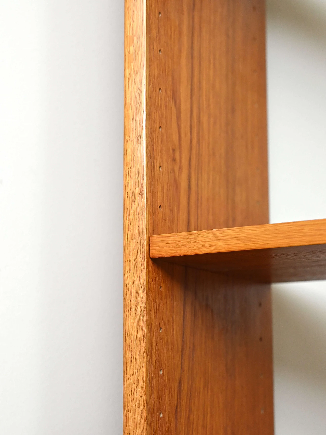 Libreria con ante a battente in teak, anni '60 12