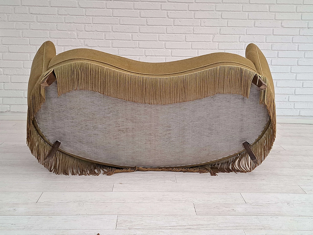 Two-seater velvet sofa with tassels, 1970s 15