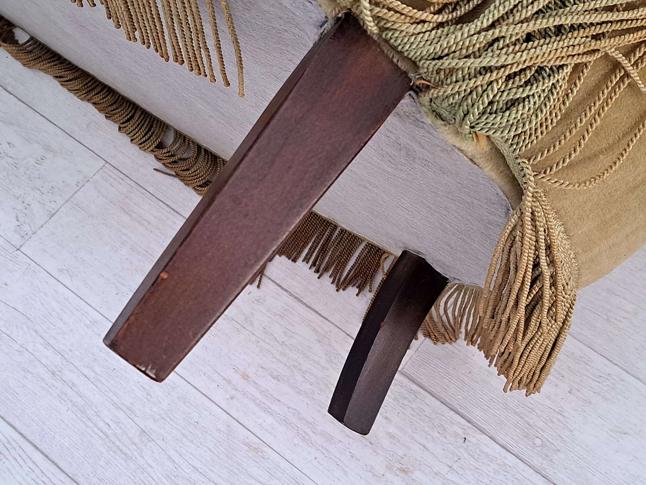 Two-seater velvet sofa with tassels, 1970s 16