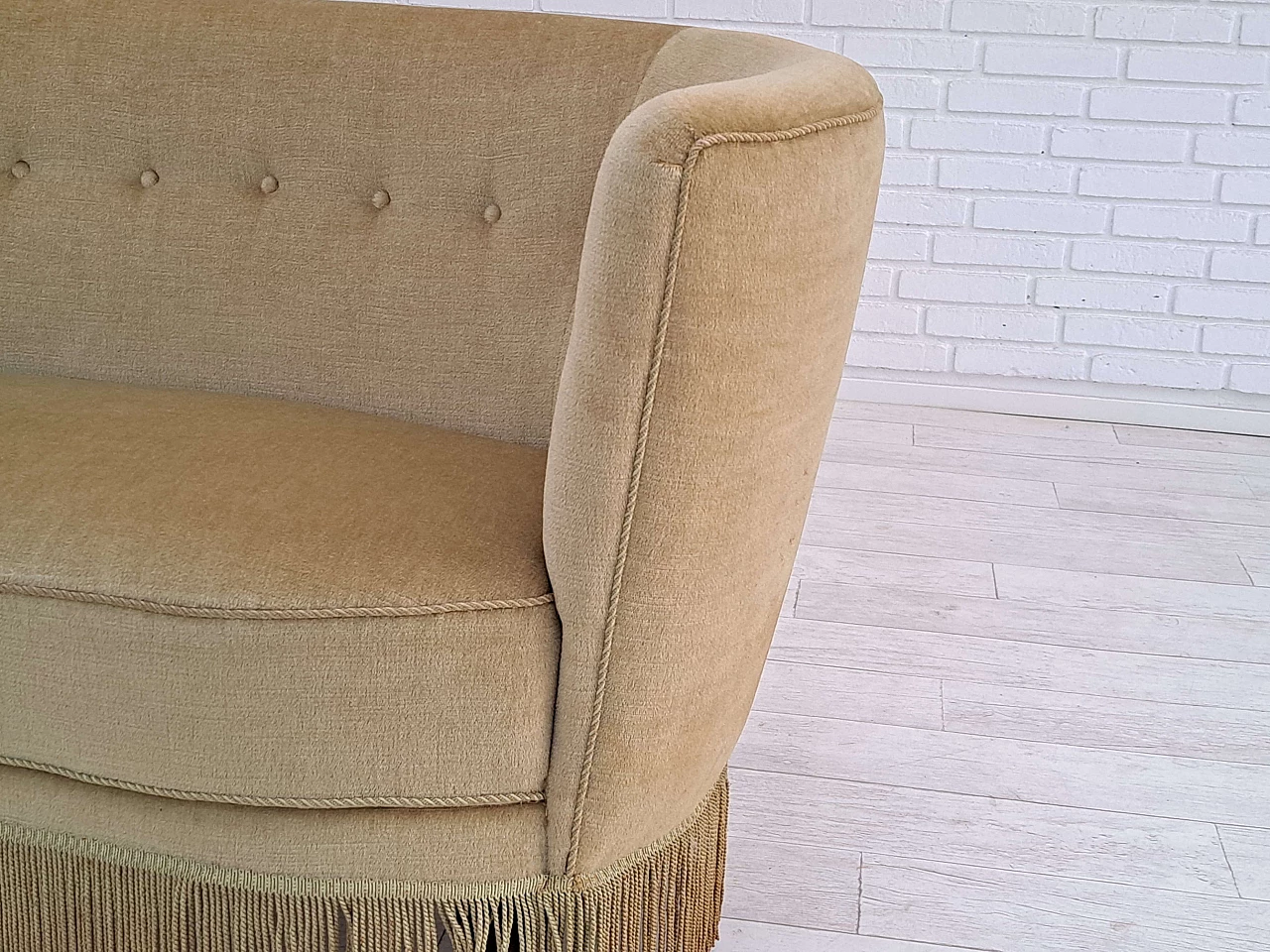 Two-seater velvet sofa with tassels, 1970s 17