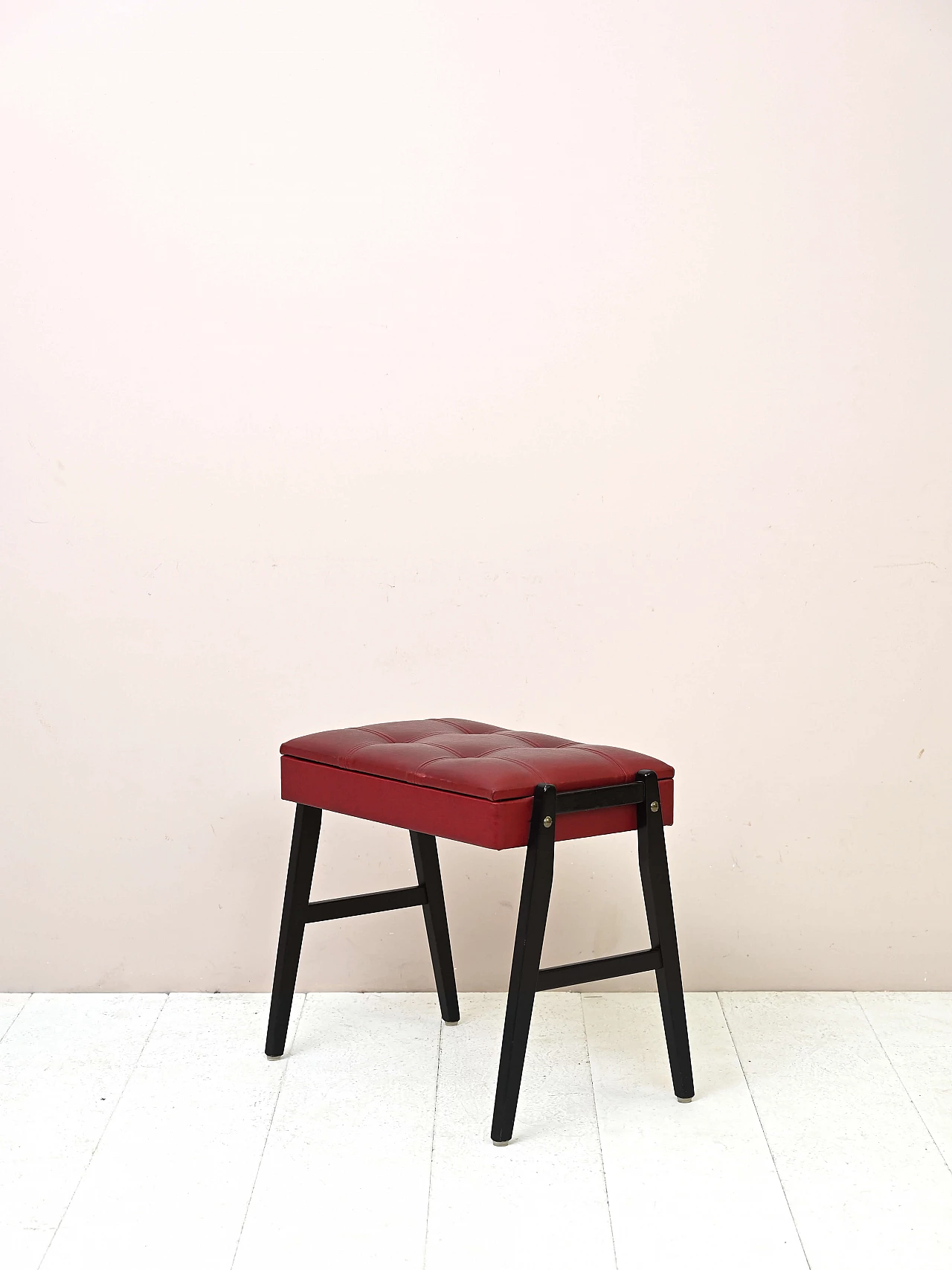 Sgabello contenitore in legno e similpelle, anni '60 3