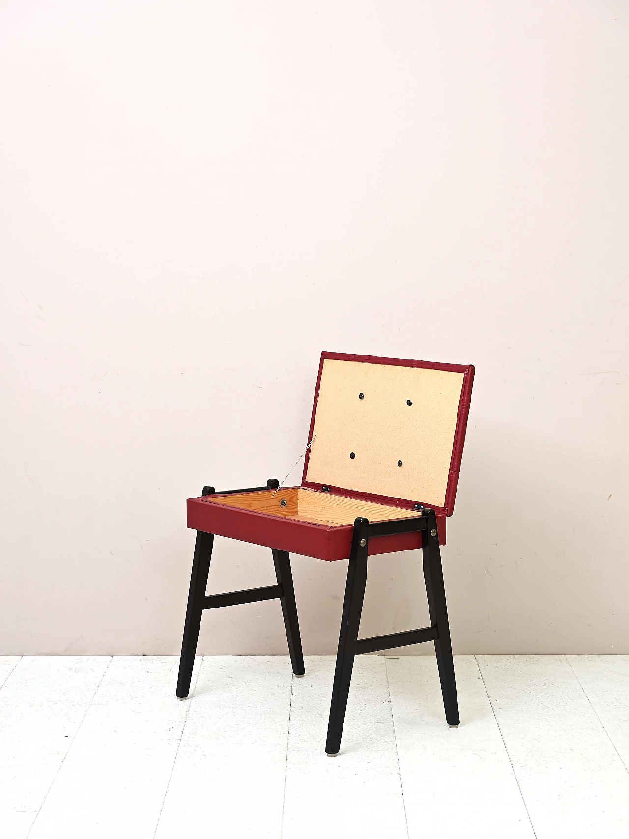 Sgabello contenitore in legno e similpelle, anni '60 4