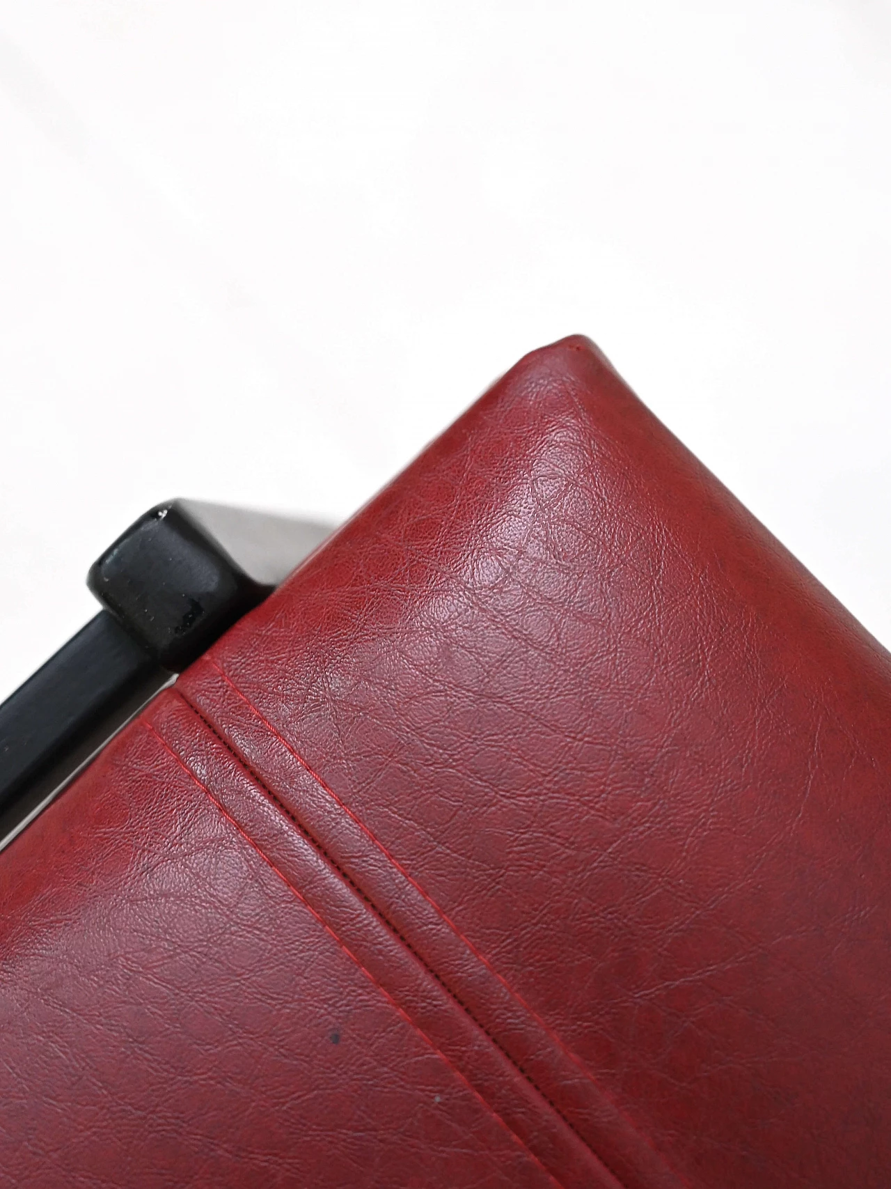 Sgabello contenitore in legno e similpelle, anni '60 6