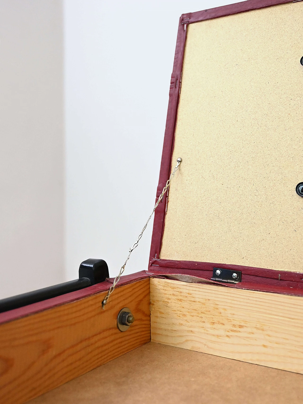 Sgabello contenitore in legno e similpelle, anni '60 9