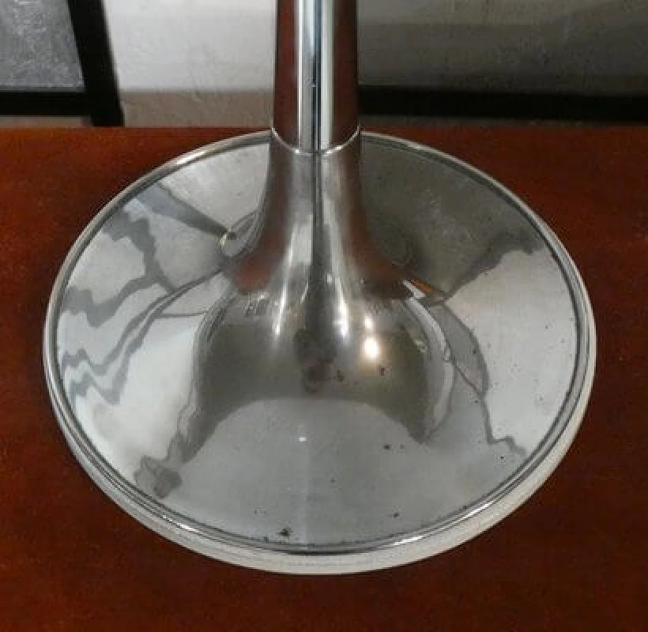 Space Needle table lamp in acrylic glass and steel, 1960s 11
