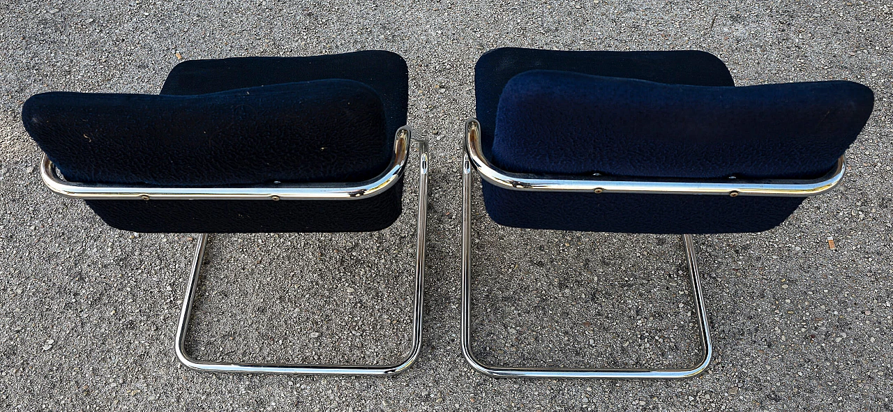 Coppia di sedie in acciaio e velluto blu, anni '60 4