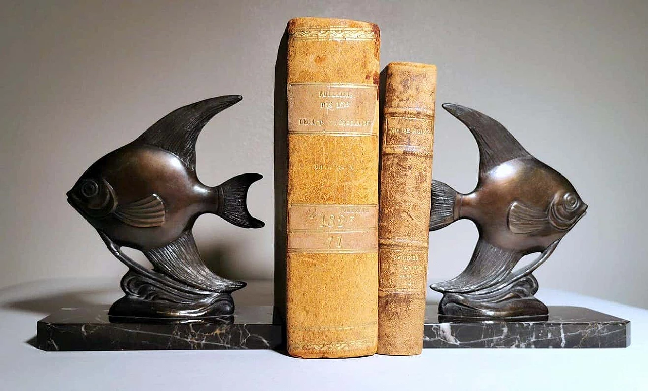 Pair of fish-shaped choice bookends with Marquinia marble base, 1930s 2