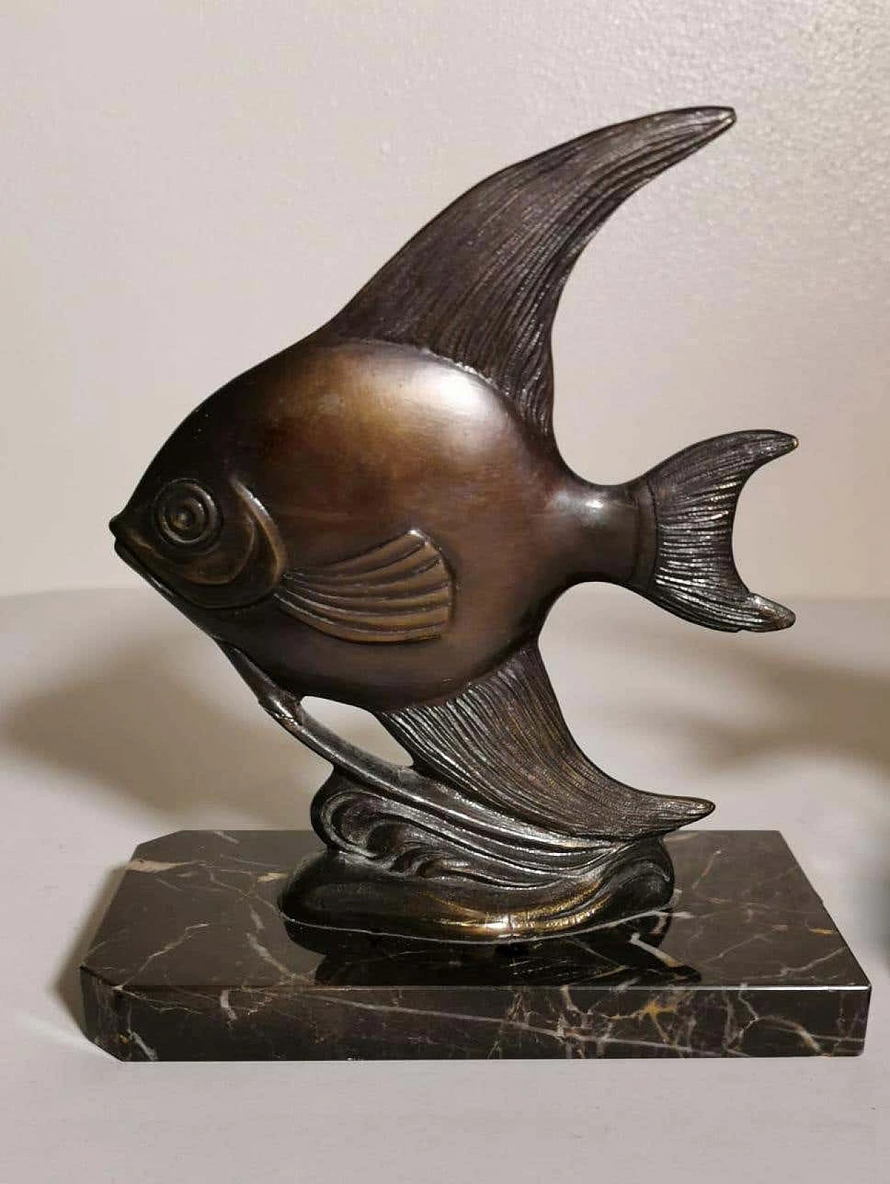 Pair of fish-shaped choice bookends with Marquinia marble base, 1930s 8