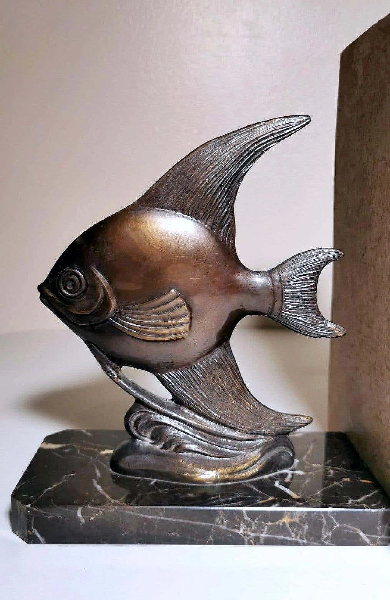 Pair of fish-shaped choice bookends with Marquinia marble base, 1930s 10