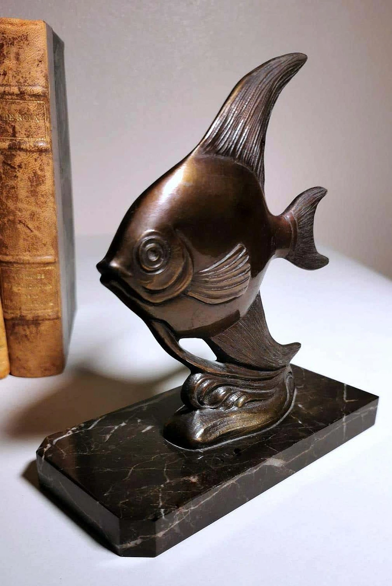 Pair of fish-shaped choice bookends with Marquinia marble base, 1930s 13