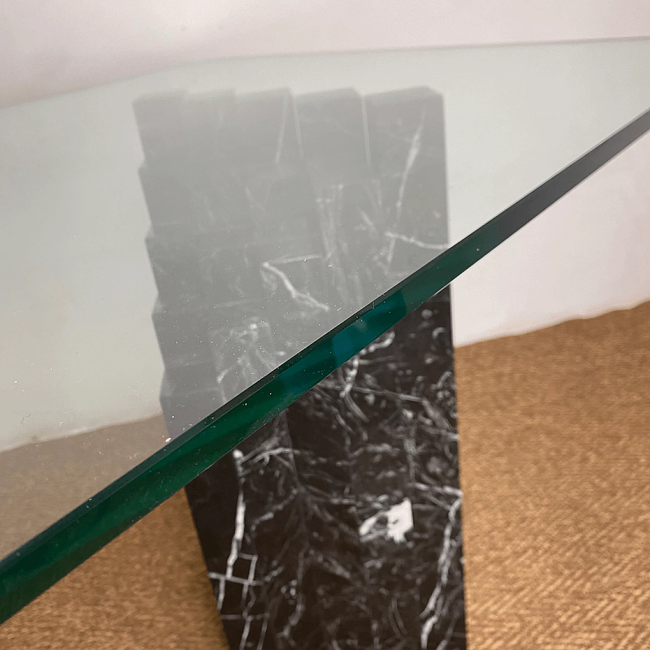 Tavolo con piano in cristallo e base in marmo 6
