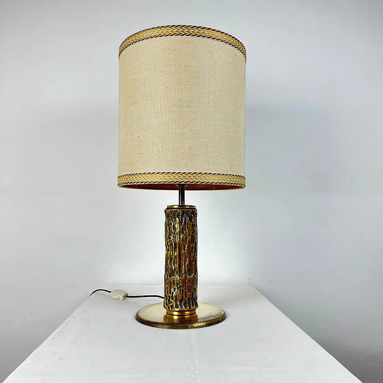 Lampada da tavolo in ottone di Luciano Frigerio, anni '70 1