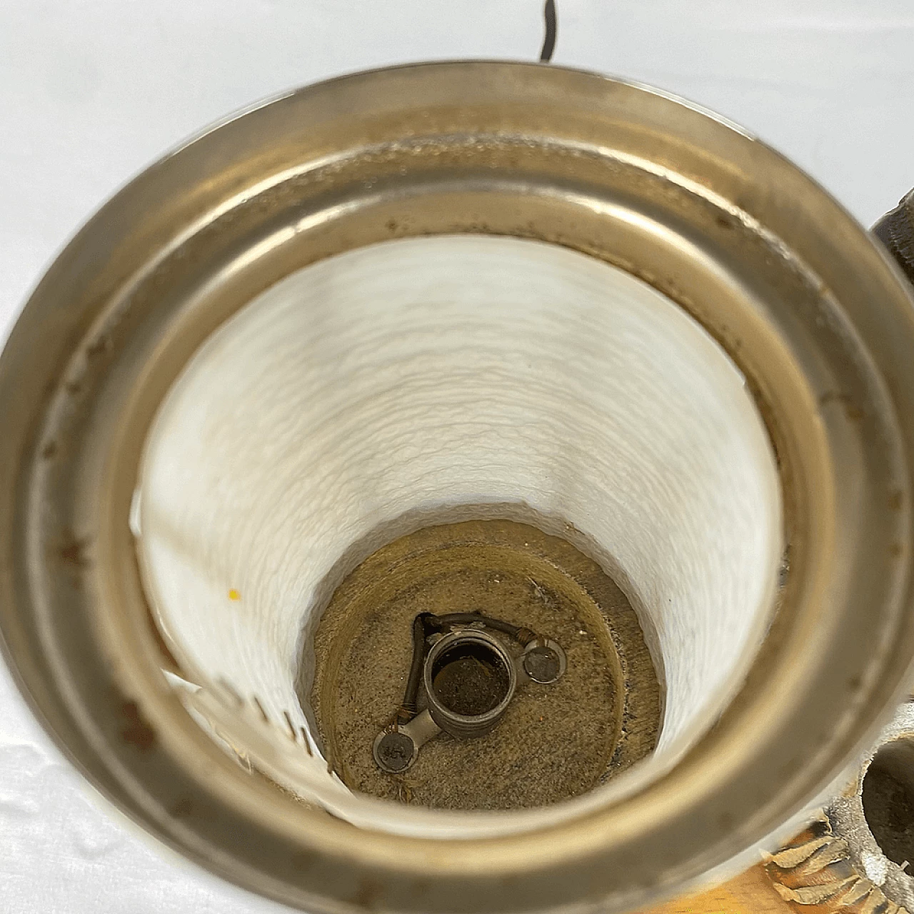 Lampada da tavolo a forma di pipa con posacenere di Aldo Tura 3