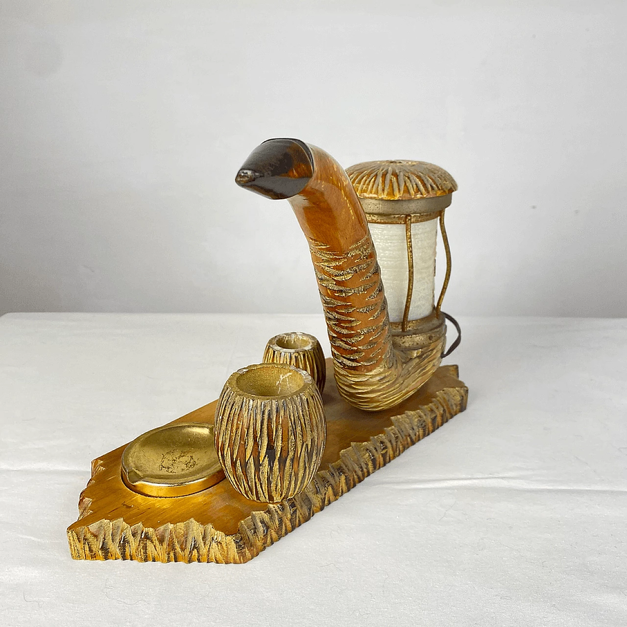 Lampada da tavolo a forma di pipa con posacenere di Aldo Tura 4