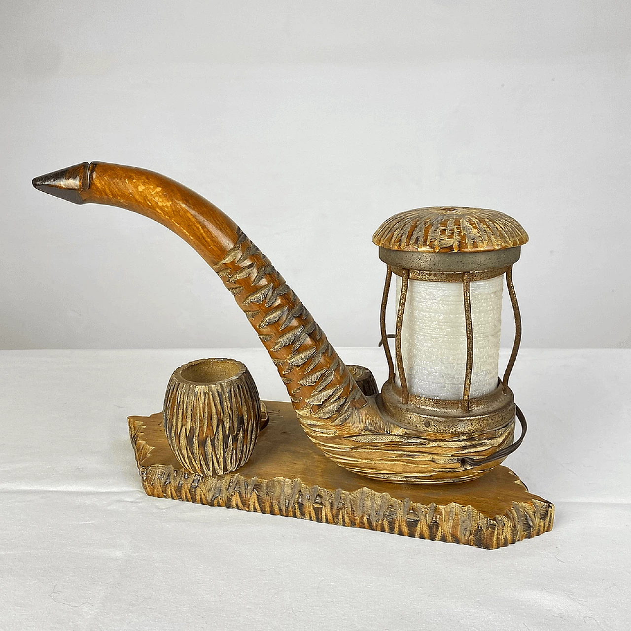 Lampada da tavolo a forma di pipa con posacenere di Aldo Tura 5