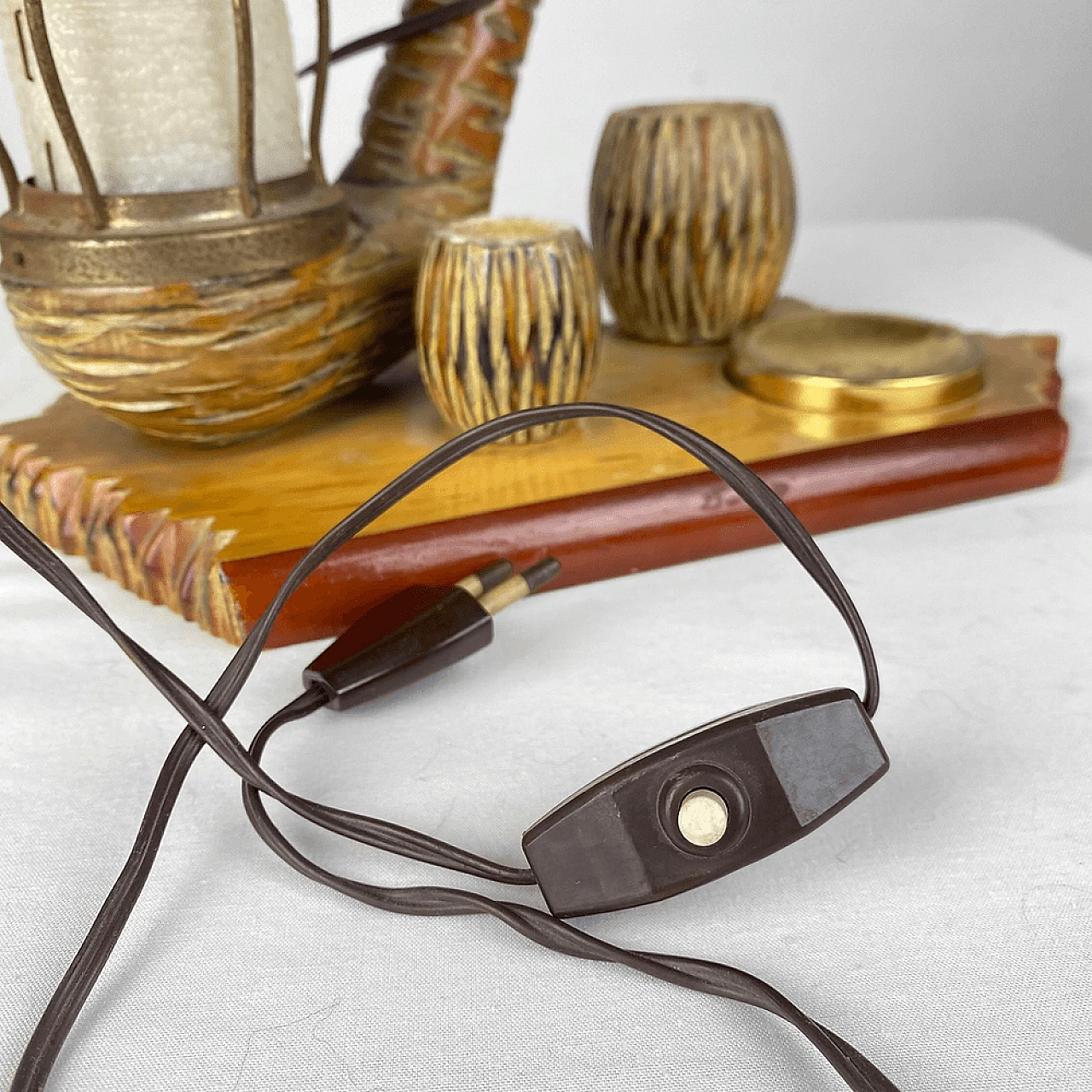 Lampada da tavolo a forma di pipa con posacenere di Aldo Tura 7