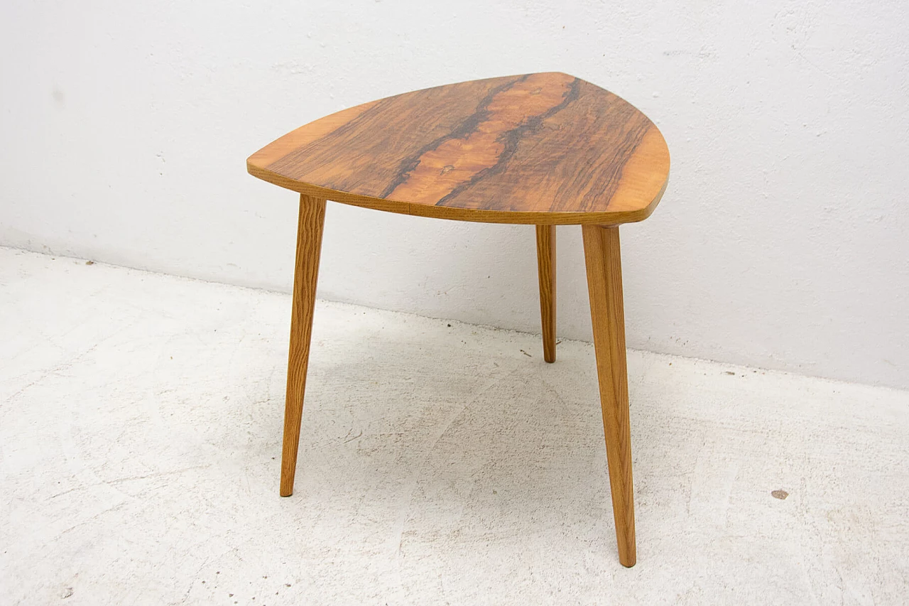Triangular walnut side table, 1970s 2