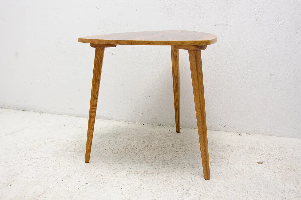 Triangular walnut side table, 1970s 3