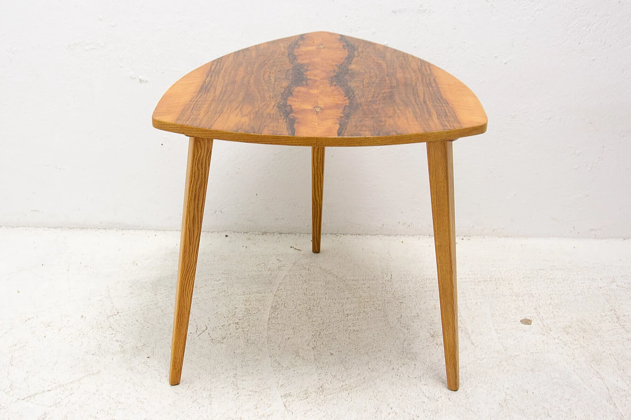 Triangular walnut side table, 1970s 13