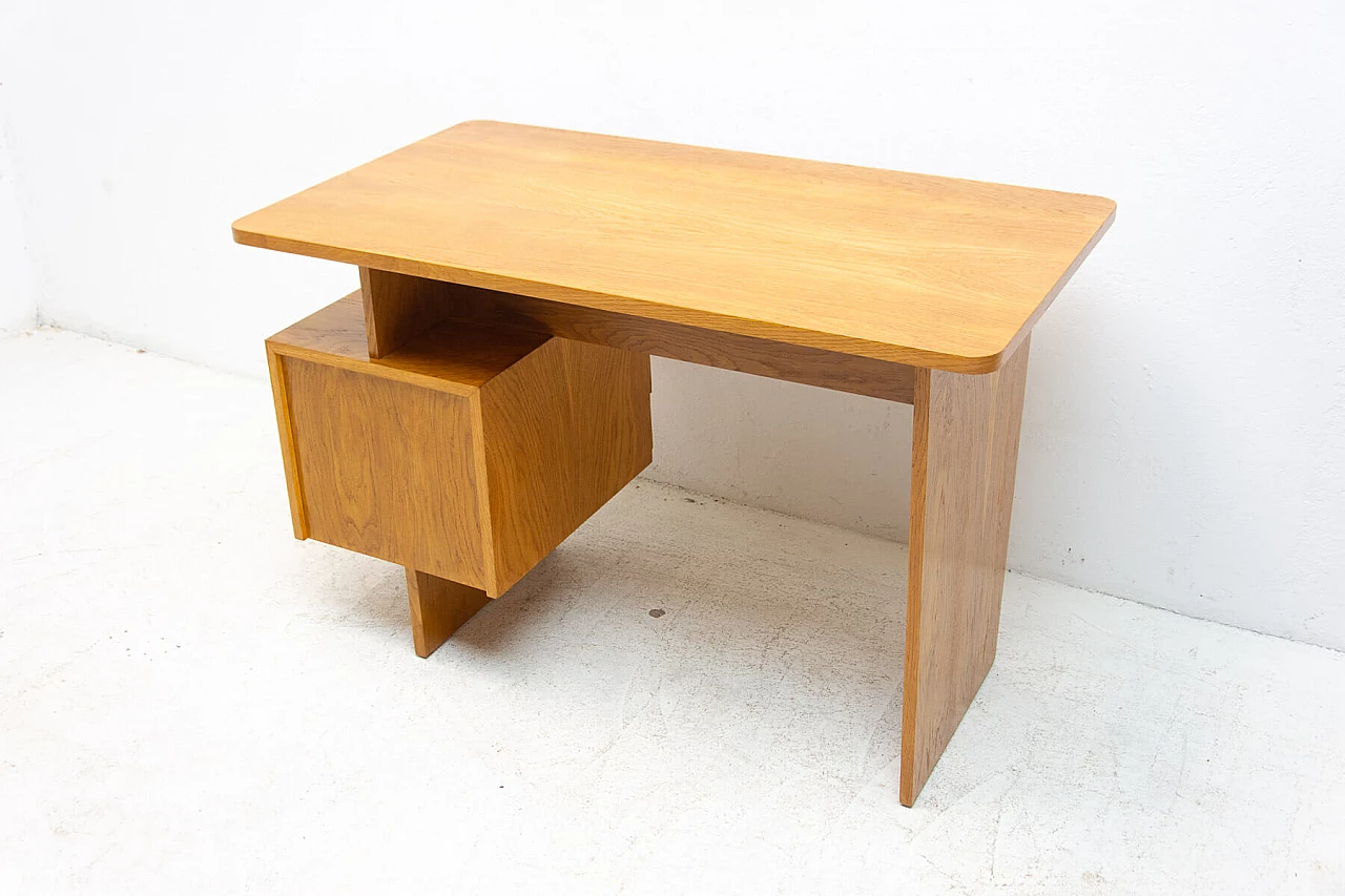Scrivania in faggio di Bohumil Landsman per Jitona, anni '70 17